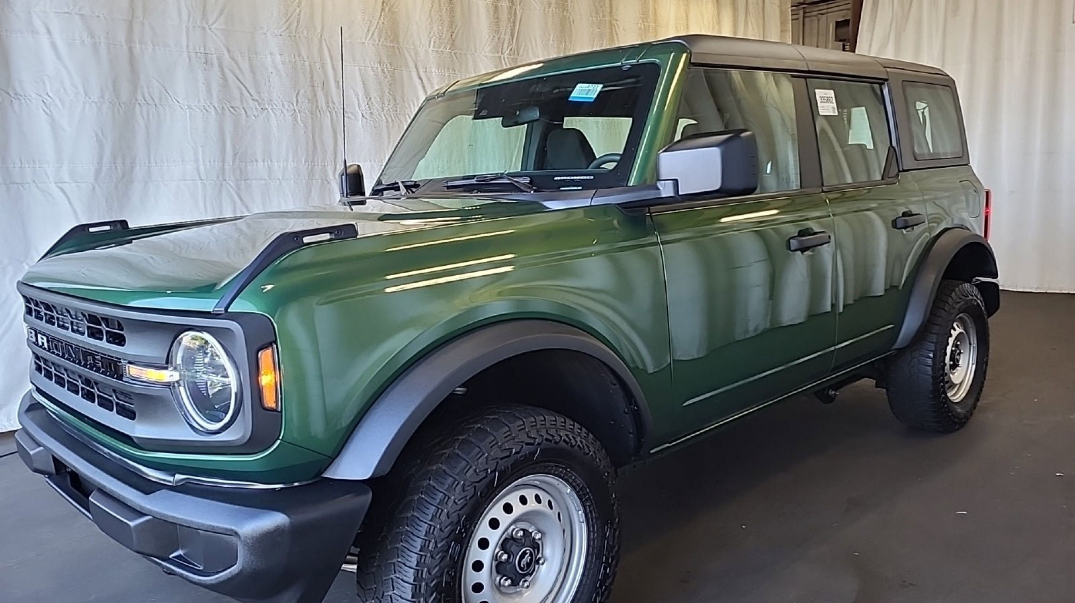 2023 Ford Bronco Base 4x4's photo