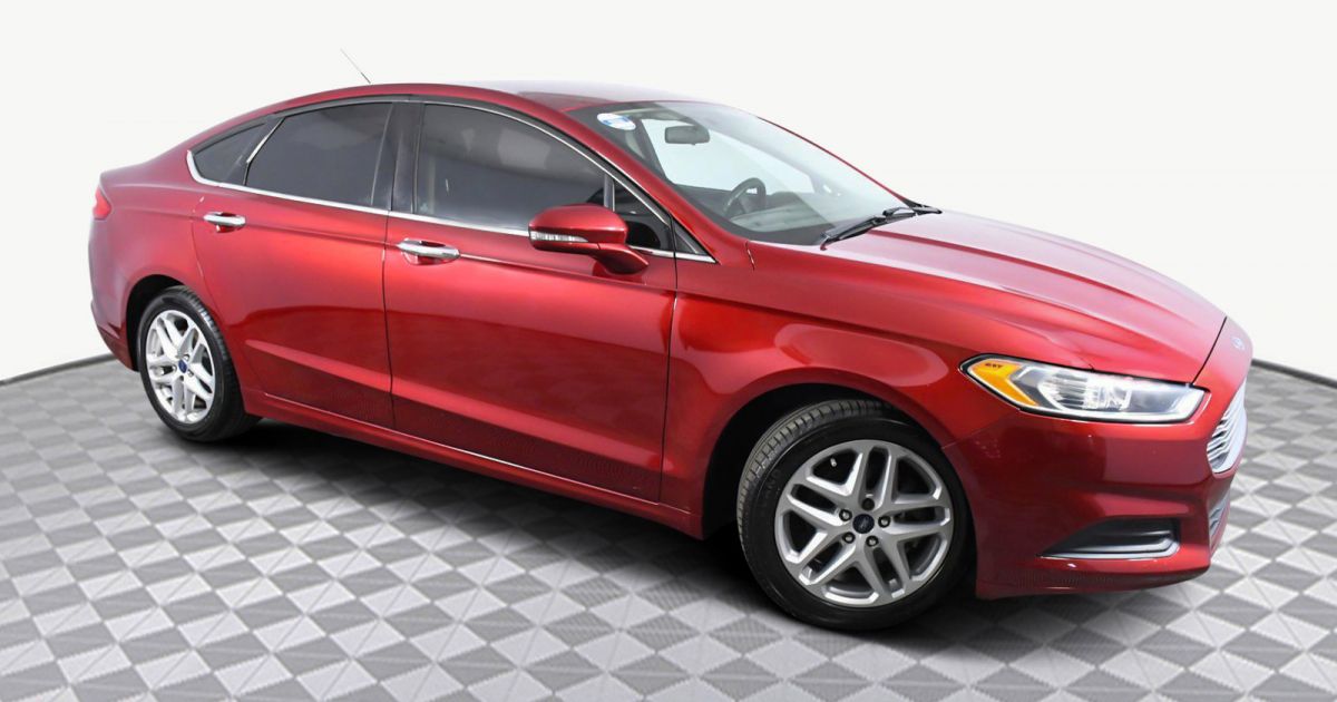 Used 2015 Ford Fusion SE for sale at HGreg