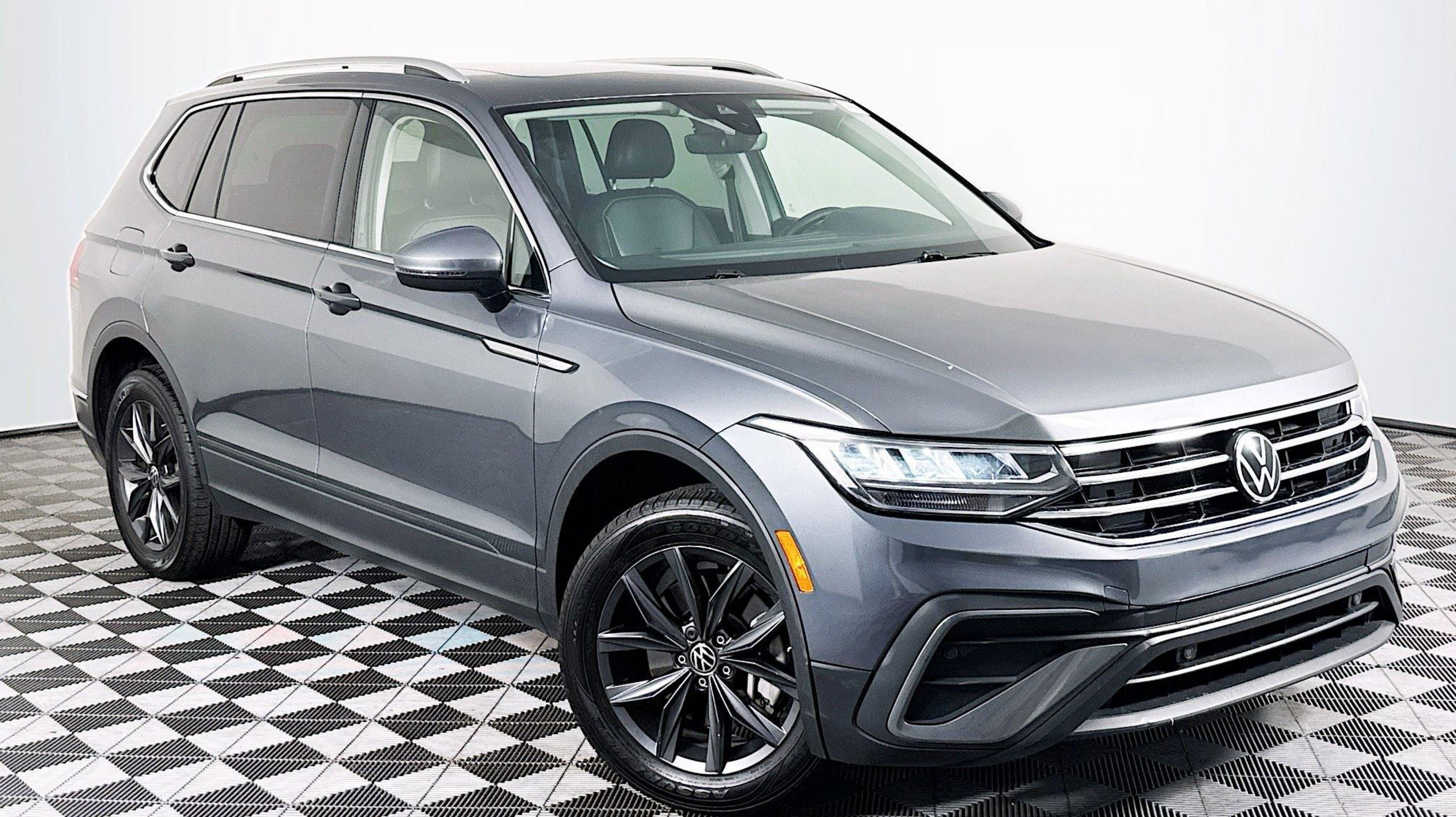 2023 Volkswagen Tiguan SE