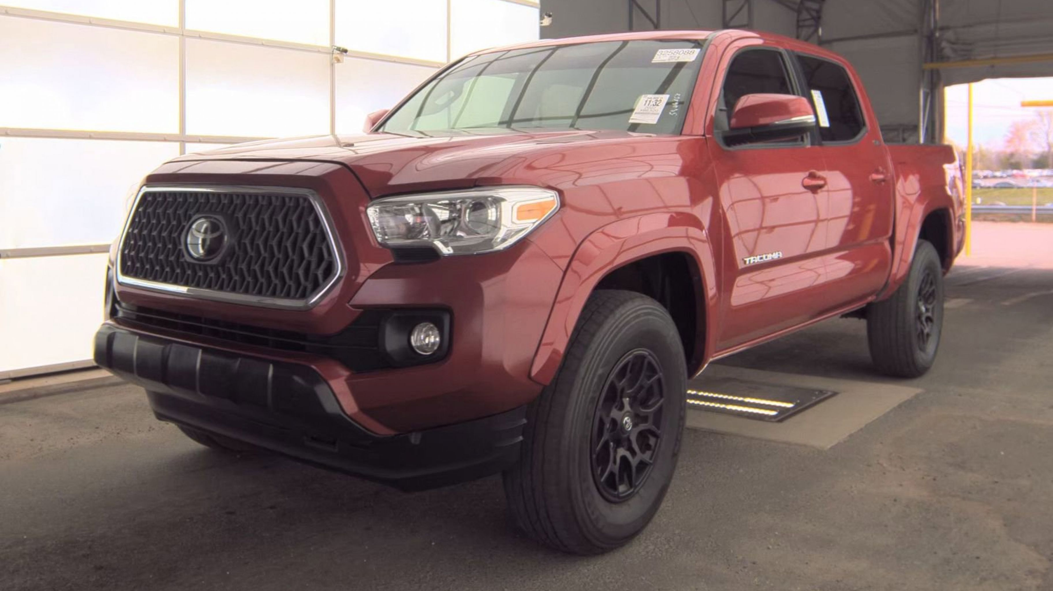 2022 Toyota Tacoma SR5 Double Cab 2WD V6 Auto Short Bed's photo