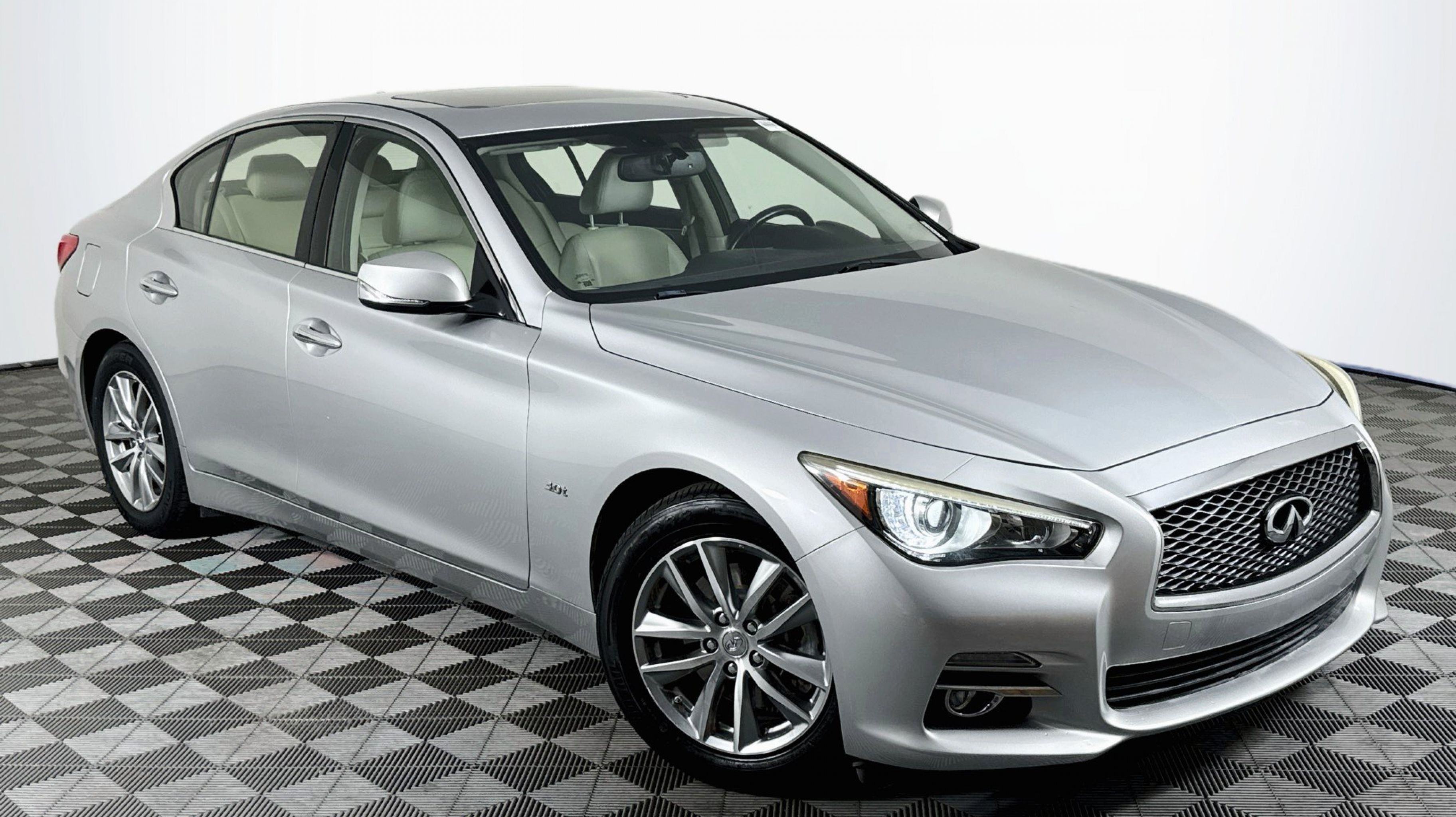 2017 INFINITI Q50
