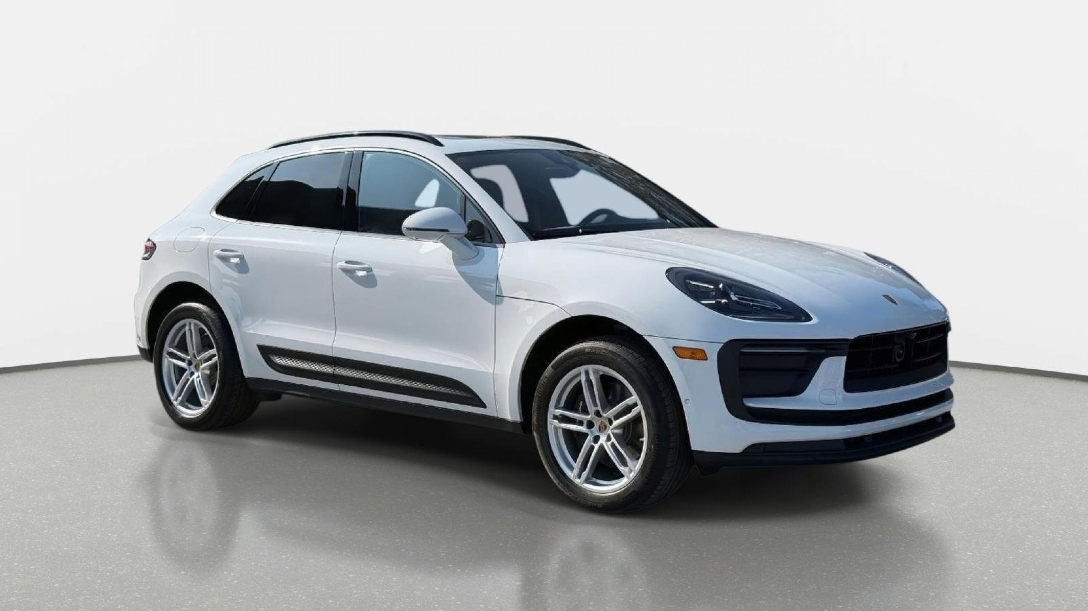 2022 Porsche Macan -'s photo