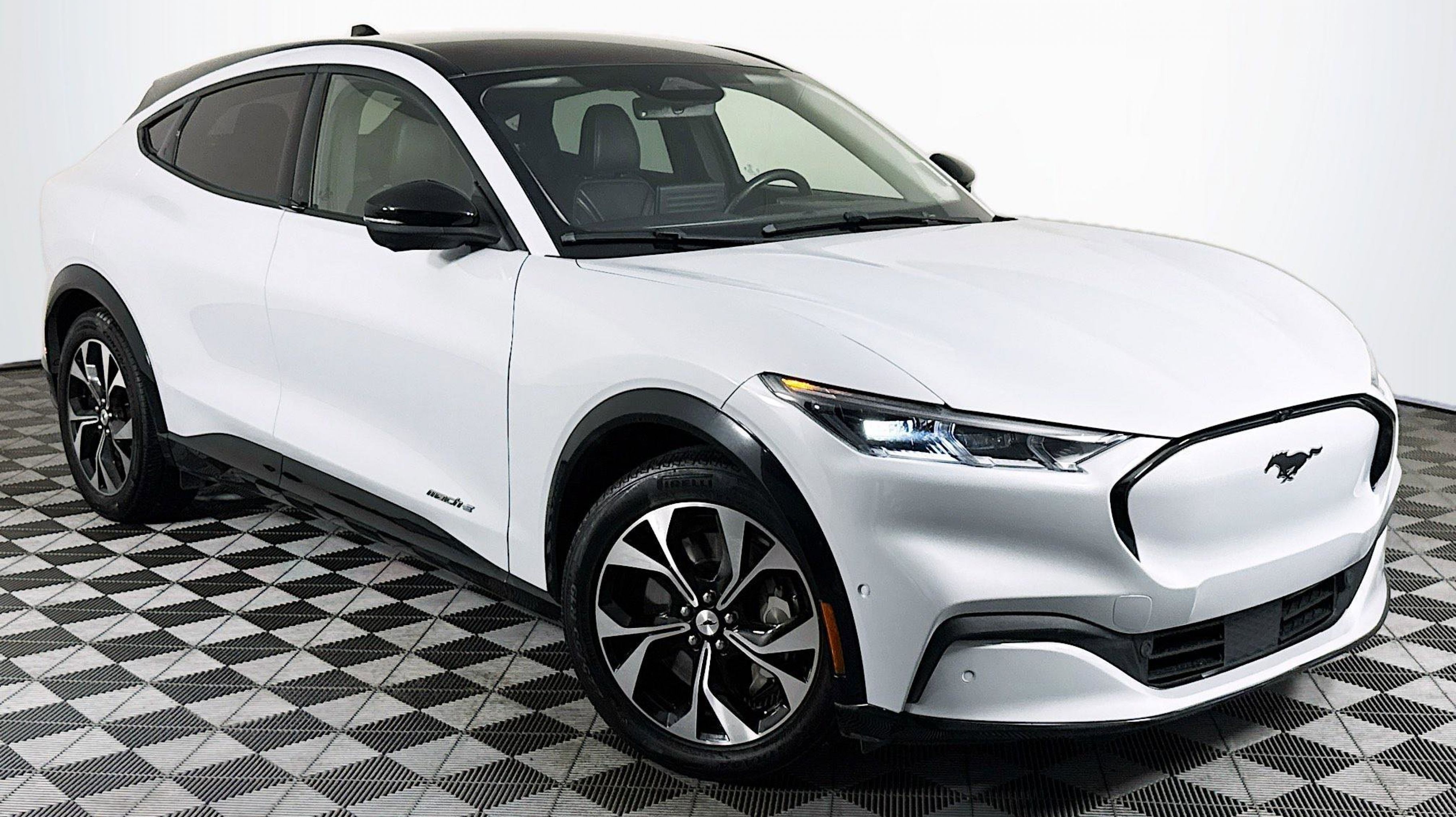 2021 Ford Mustang Mach-E Premium RWD