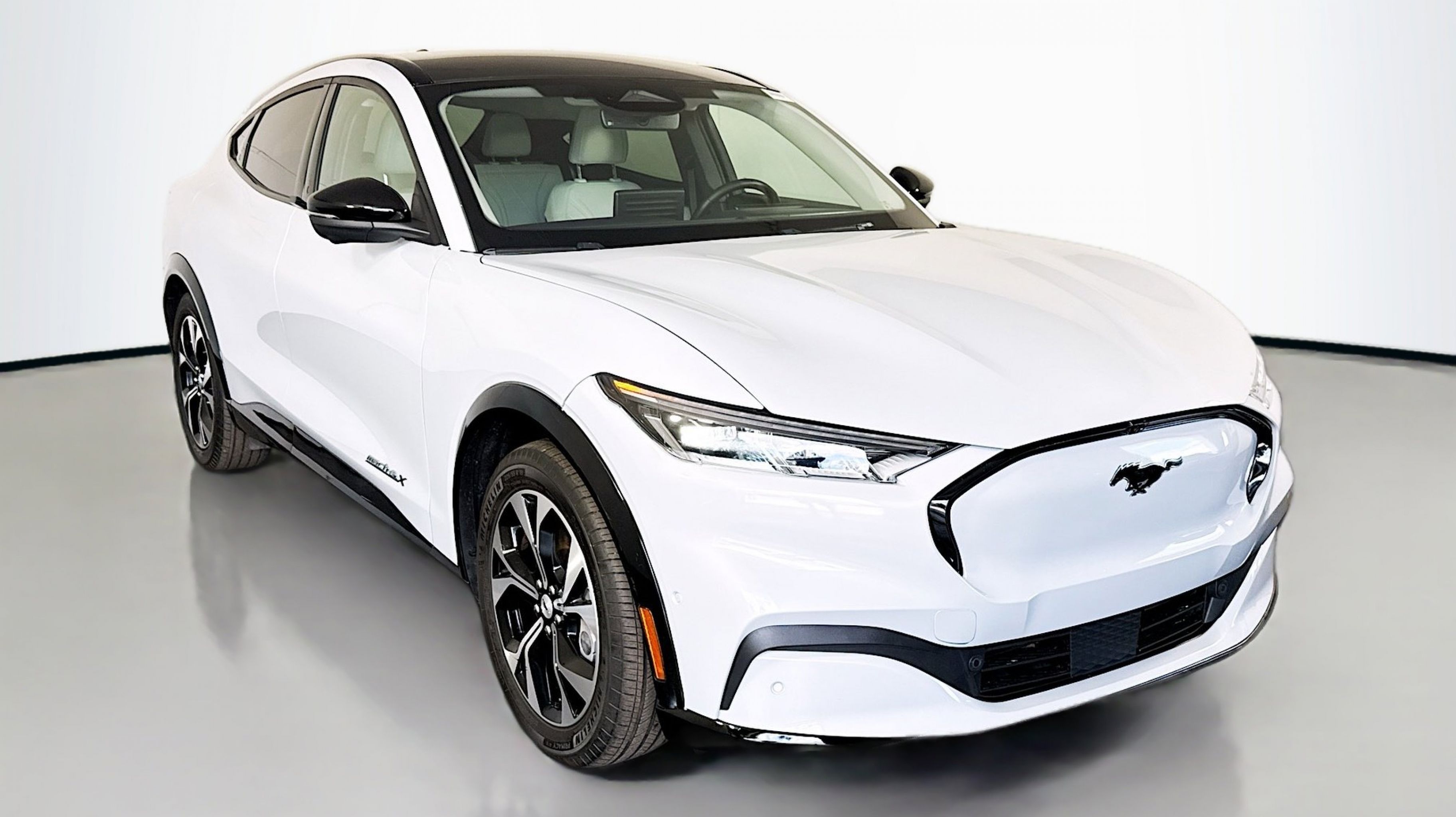 2022 Ford Mustang-Mach-e Premium's photo