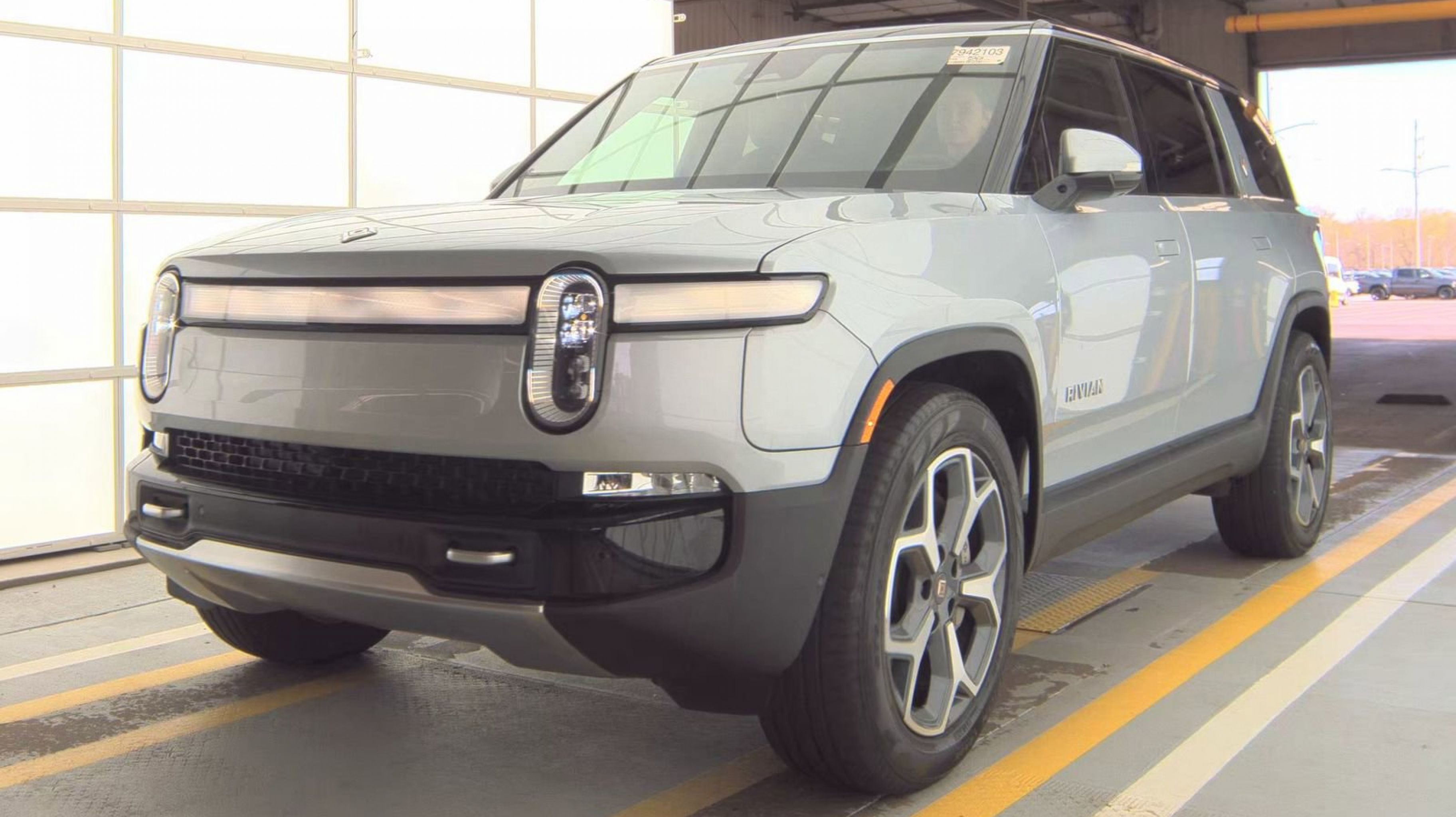 2024 Rivian R1S's photo