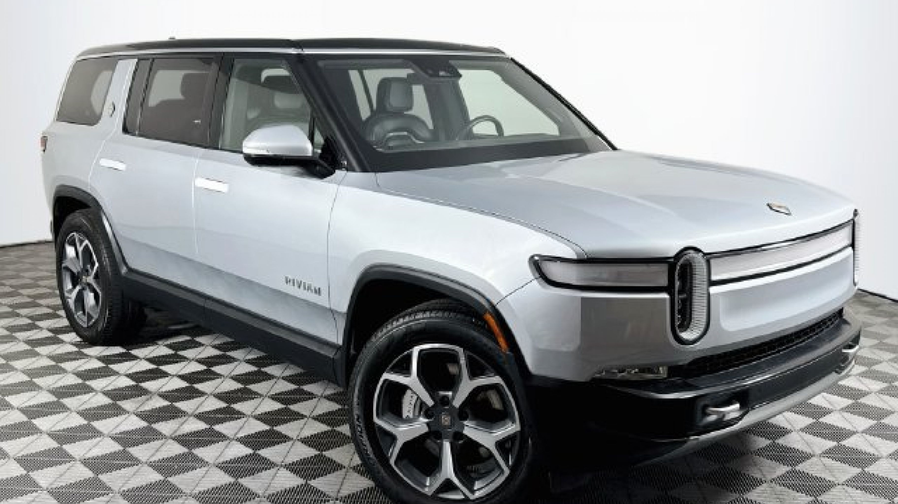 2024 Rivian R1S