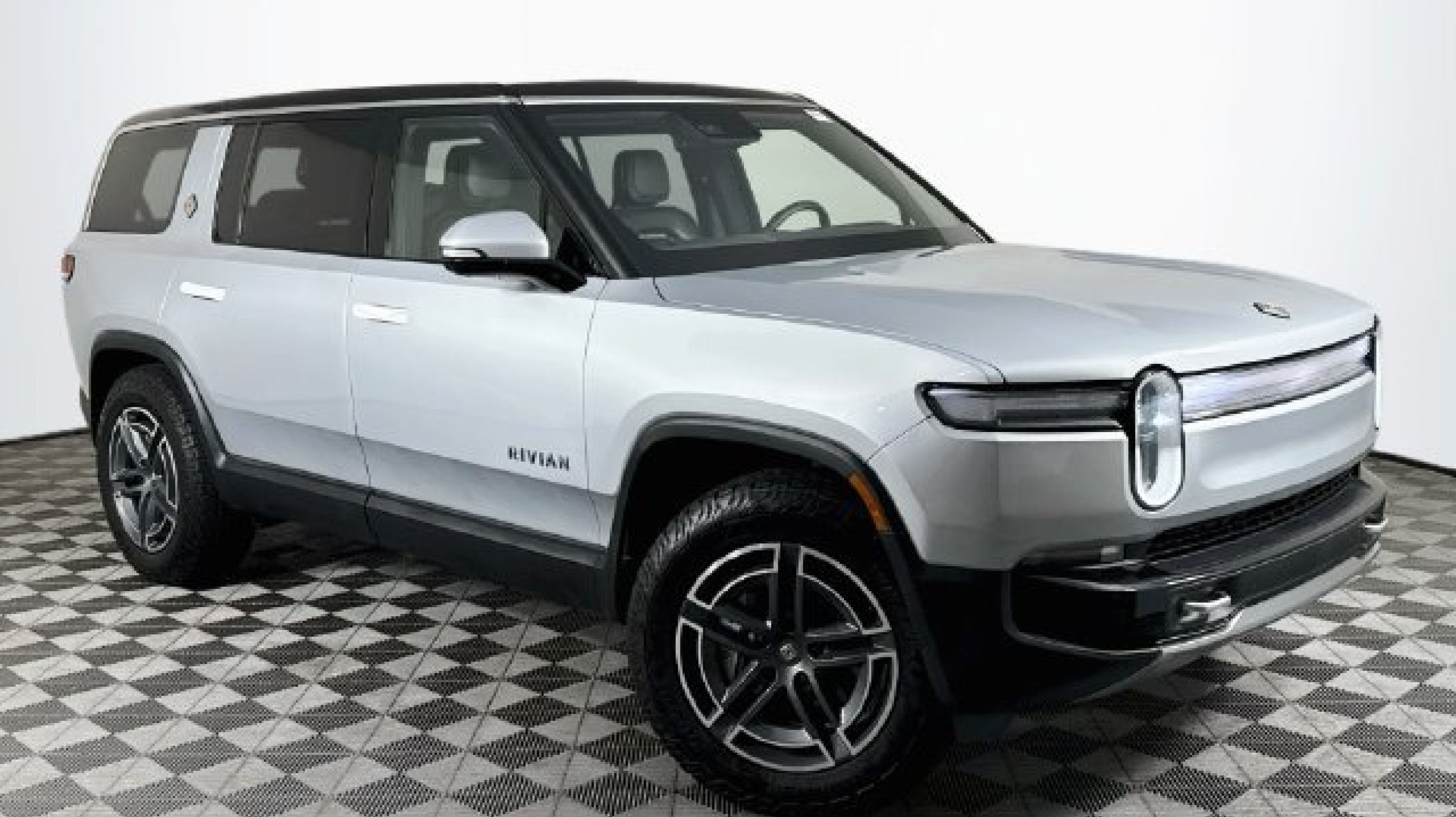 2026 Rivian R1S Base