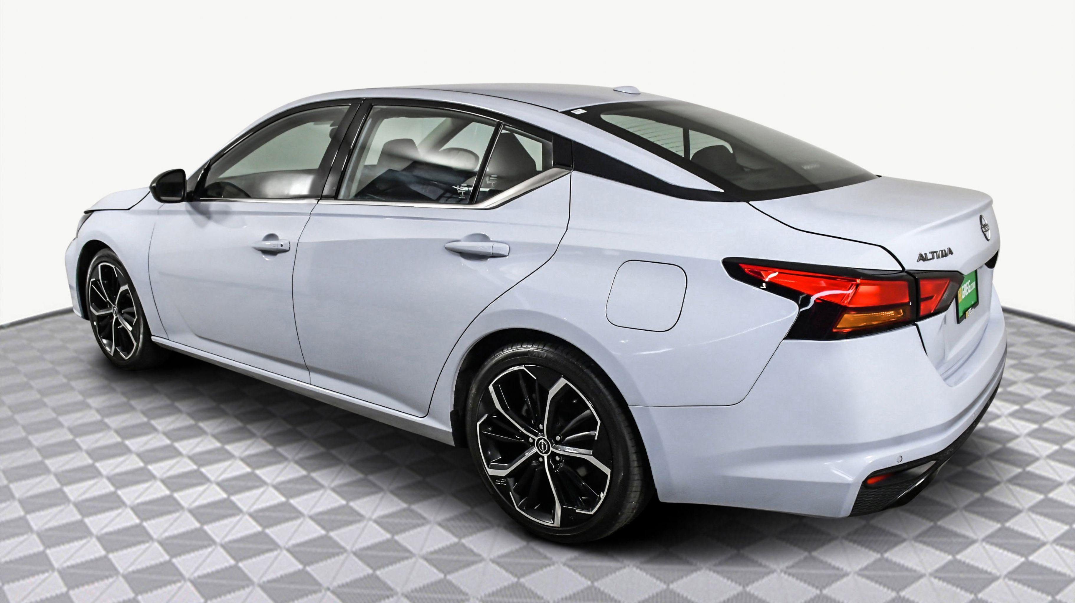 2023 Nissan Altima 2.5 SR photo 2