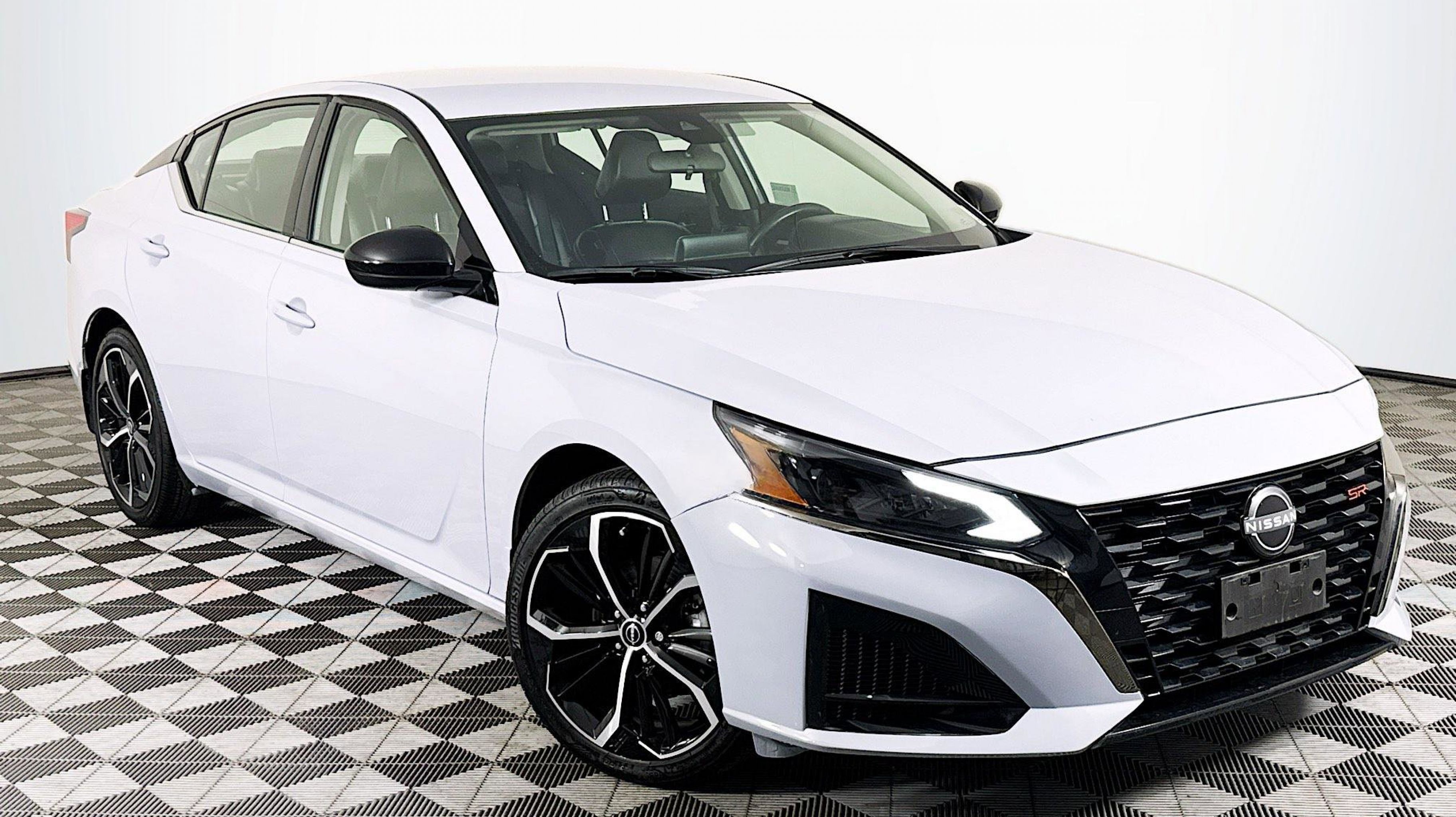 2024 Nissan Altima SR