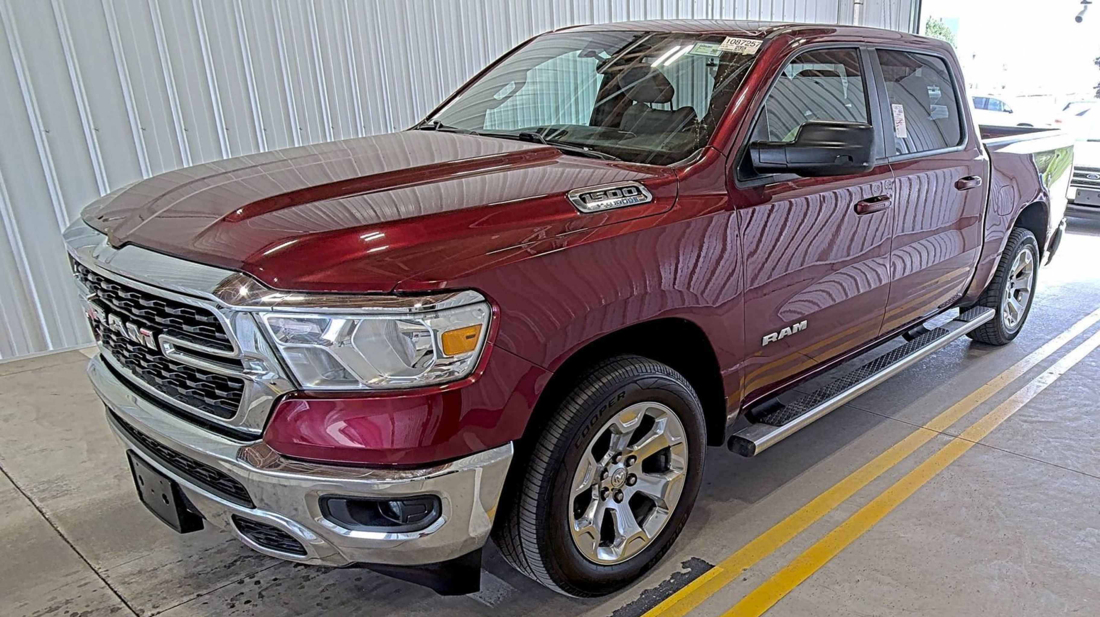 2022 RAM 1500 Big Horn/Lone Star 4x4 Crew Cab 5'7's photo