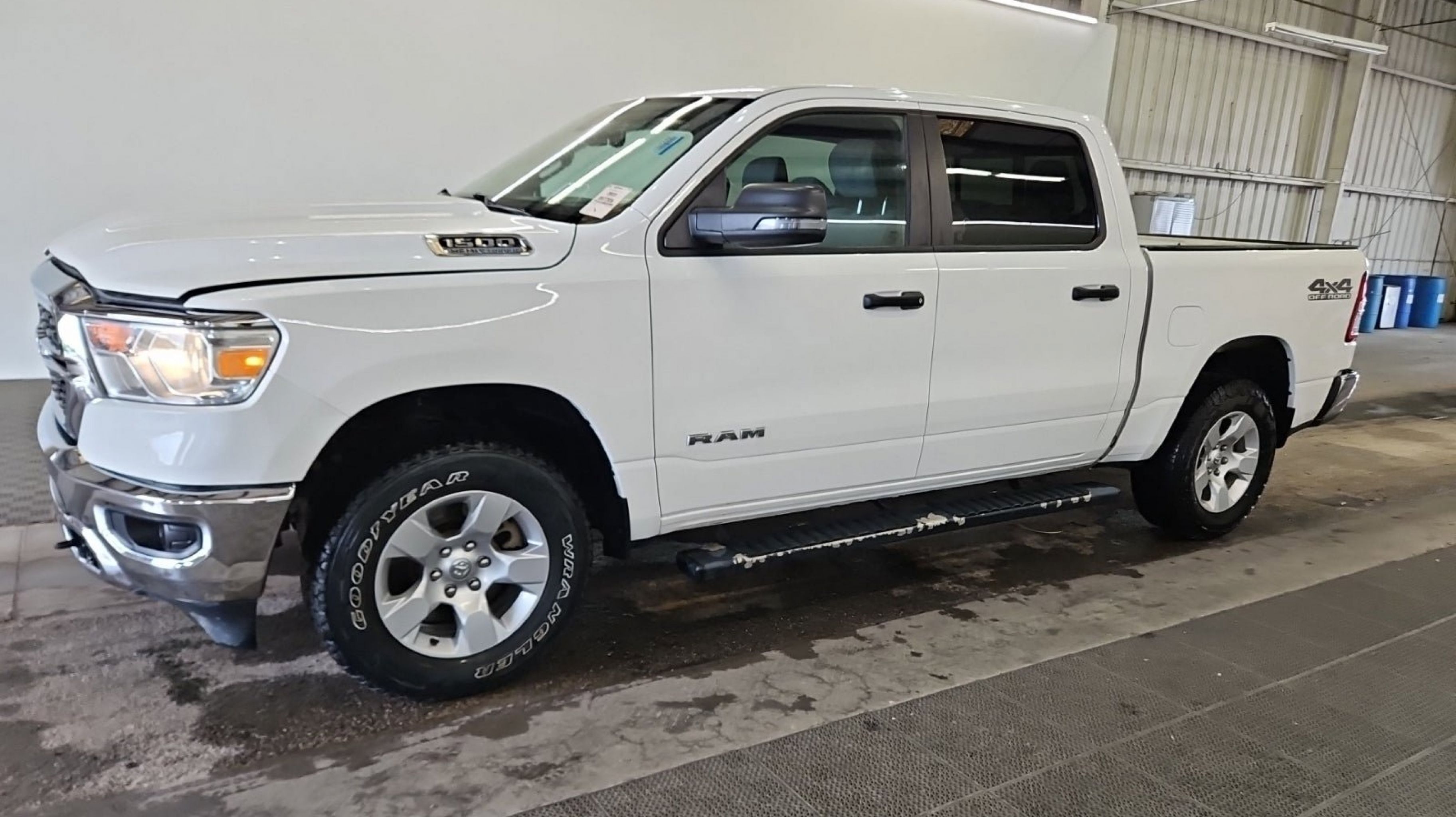 2023 RAM 1500 Big Horn/Lone Star 4x4 Crew Cab 5'7's photo