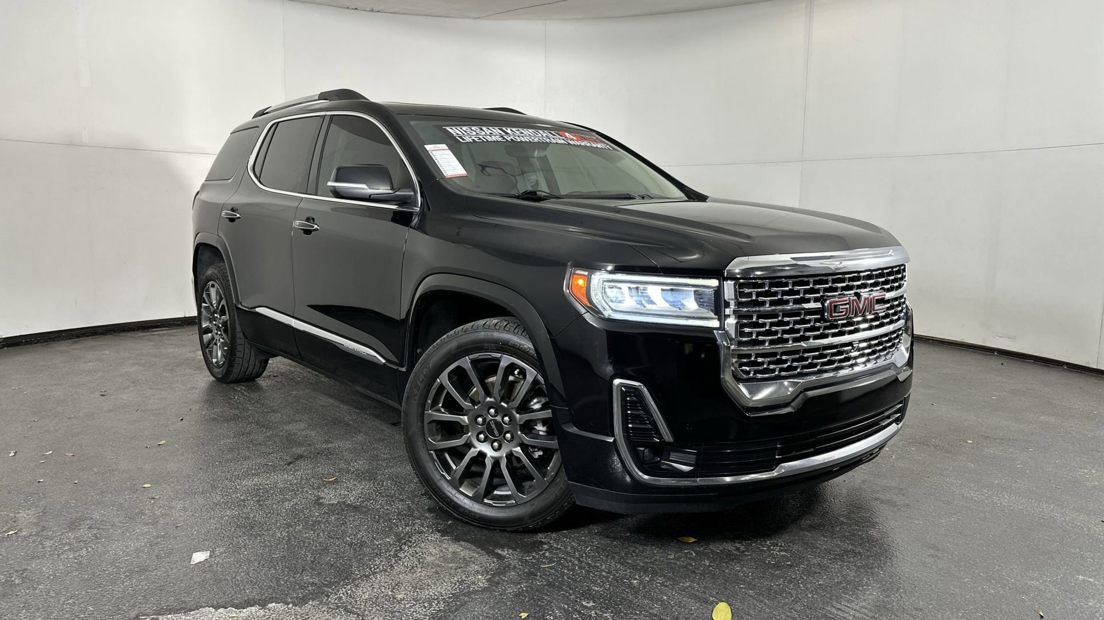 2023 GMC Acadia Denali's photo