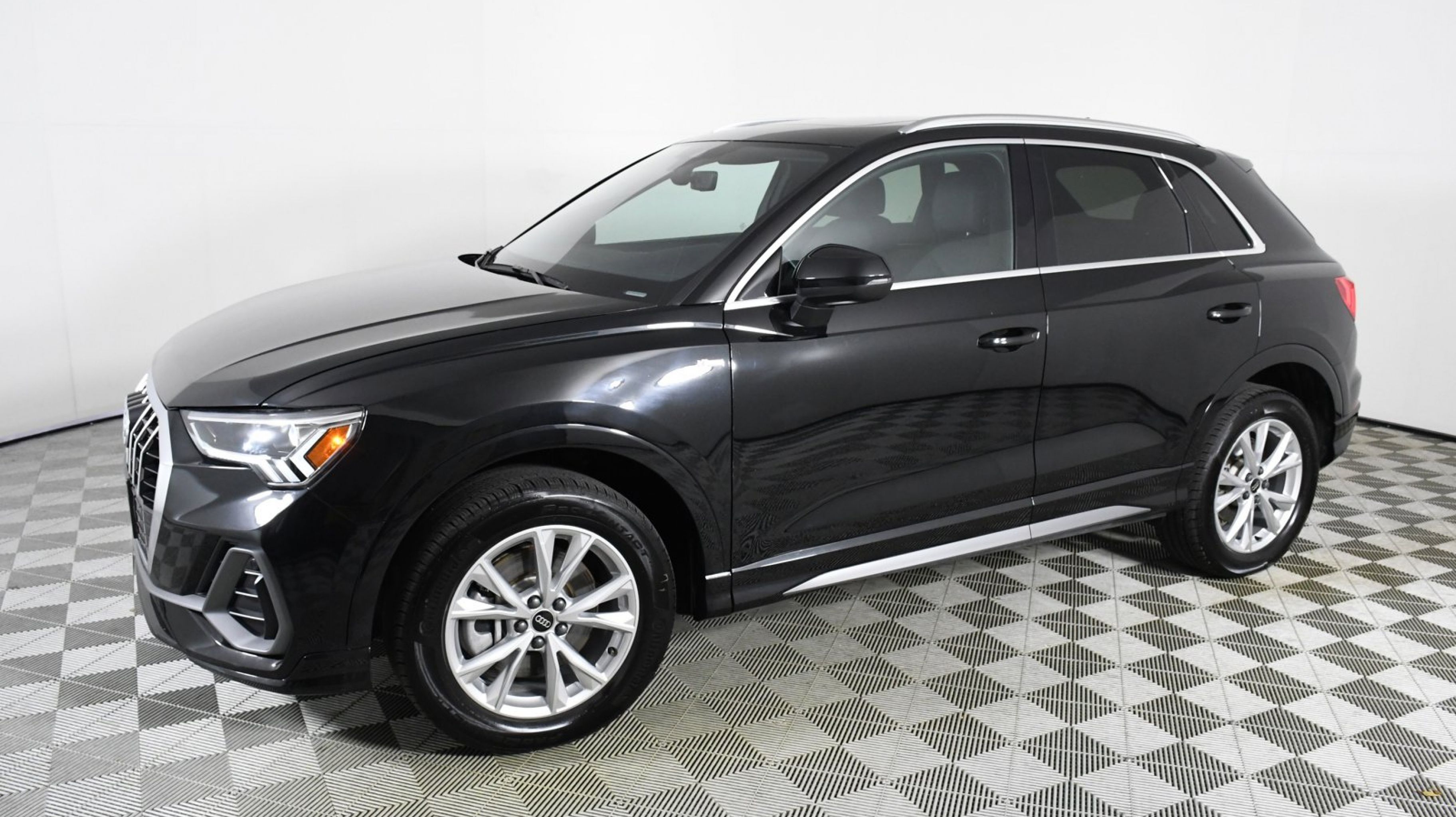 Used 2024 Audi Q3 S line Premium for sale at HGreg