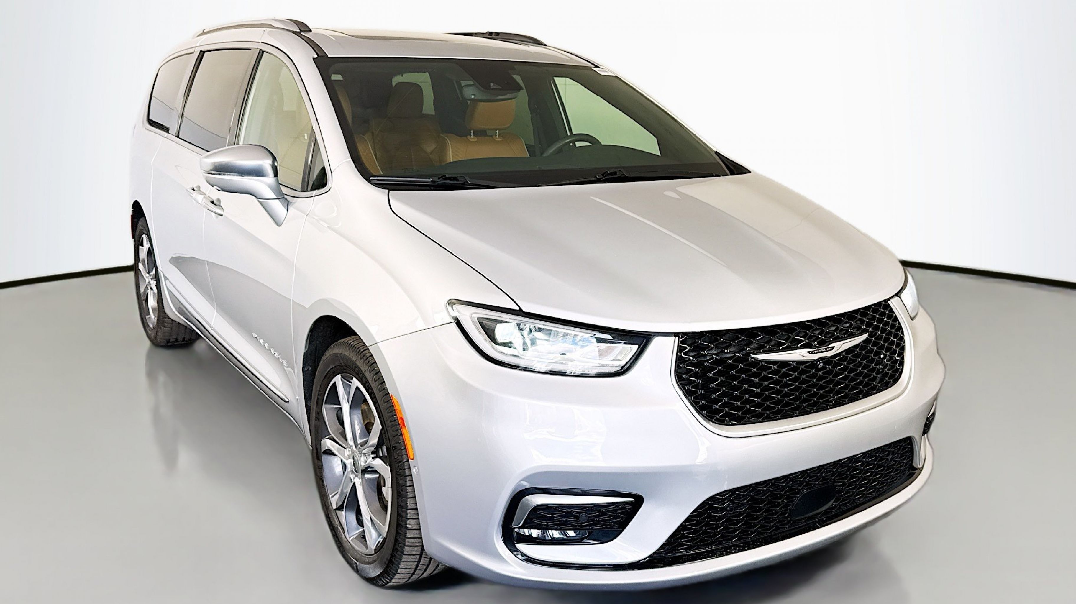2022 Chrysler Pacifica Pinnacle's photo