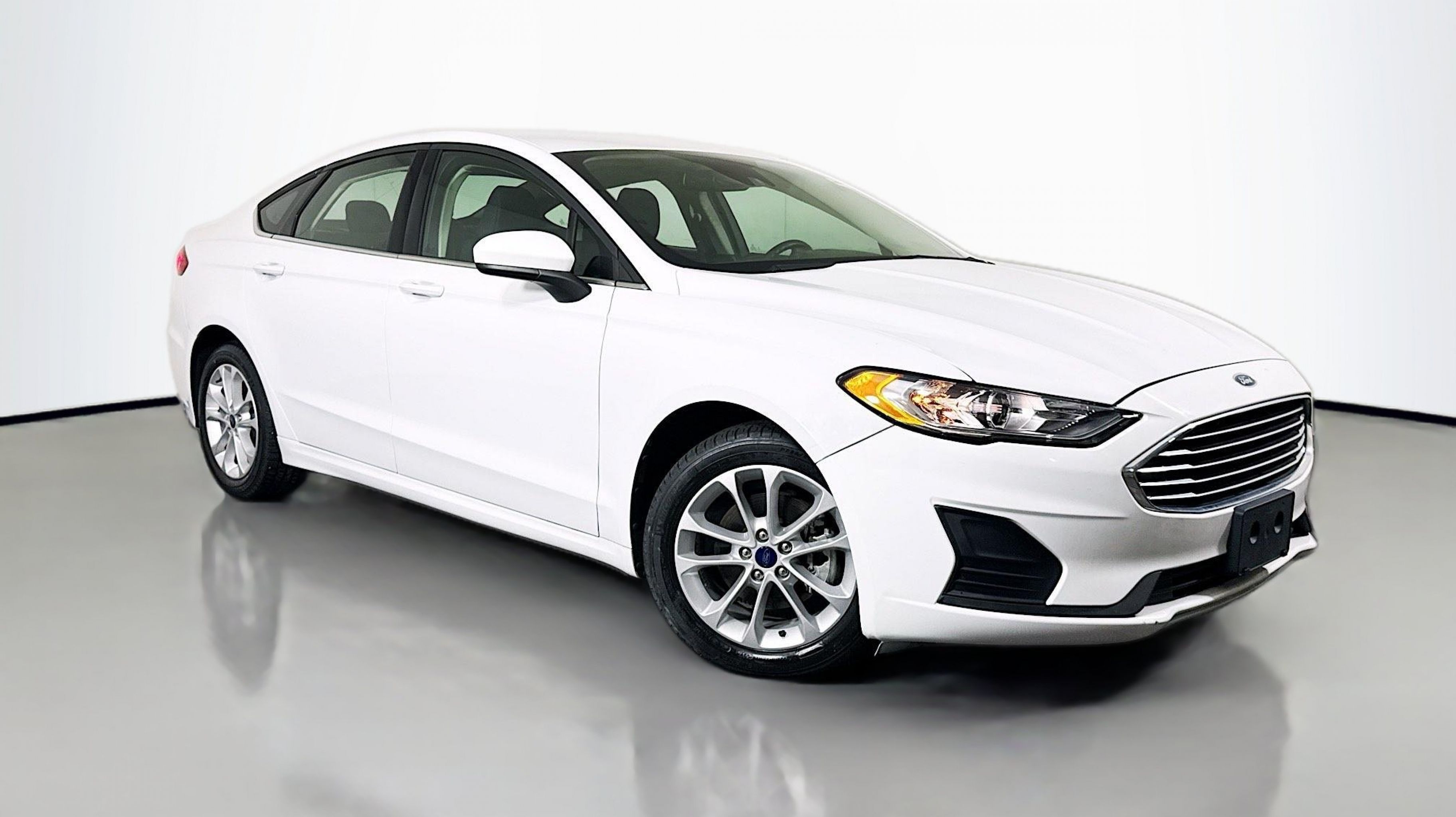 2020 Ford Fusion SE's photo
