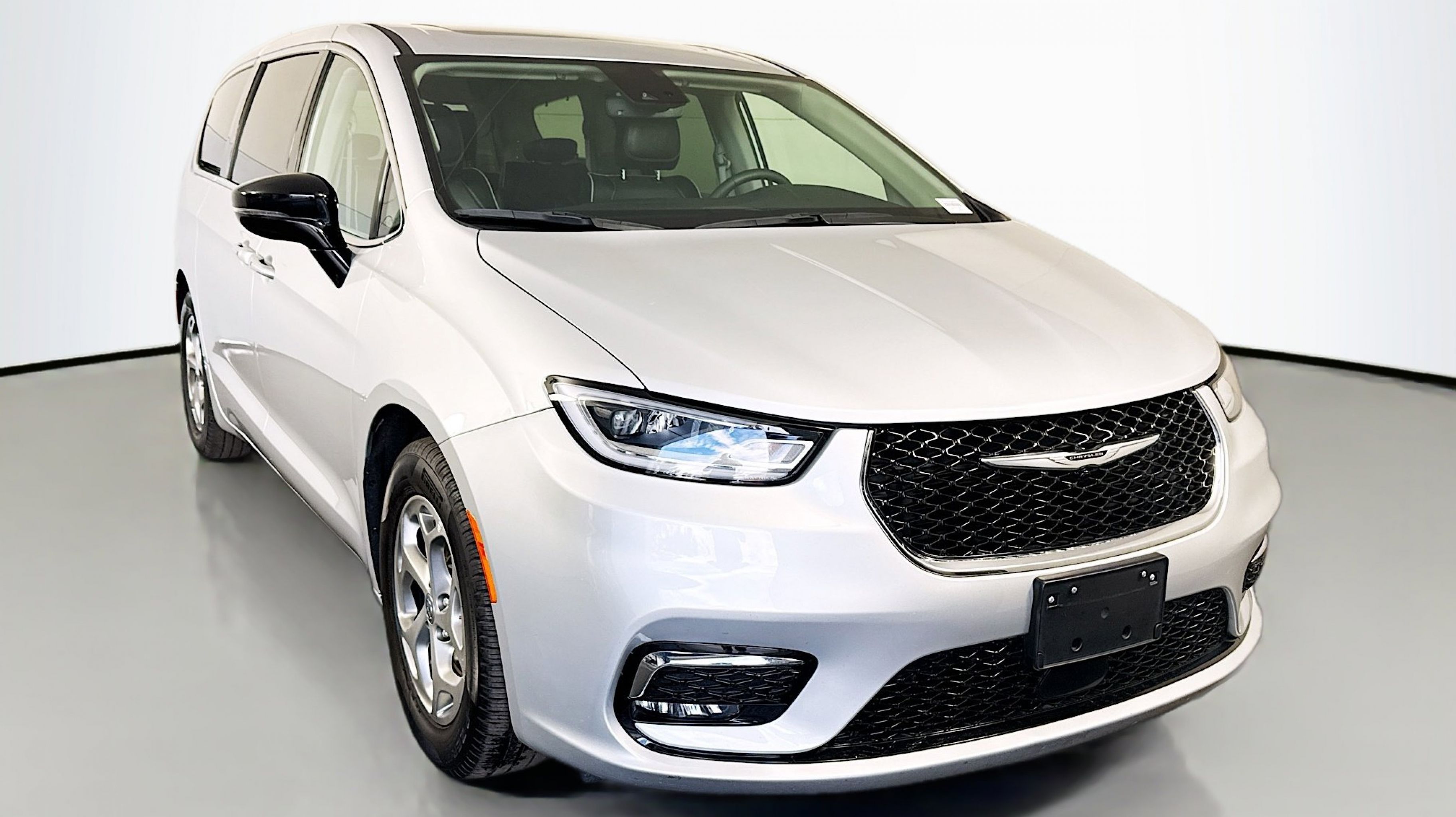 2024 Chrysler Pacifica Limited's photo