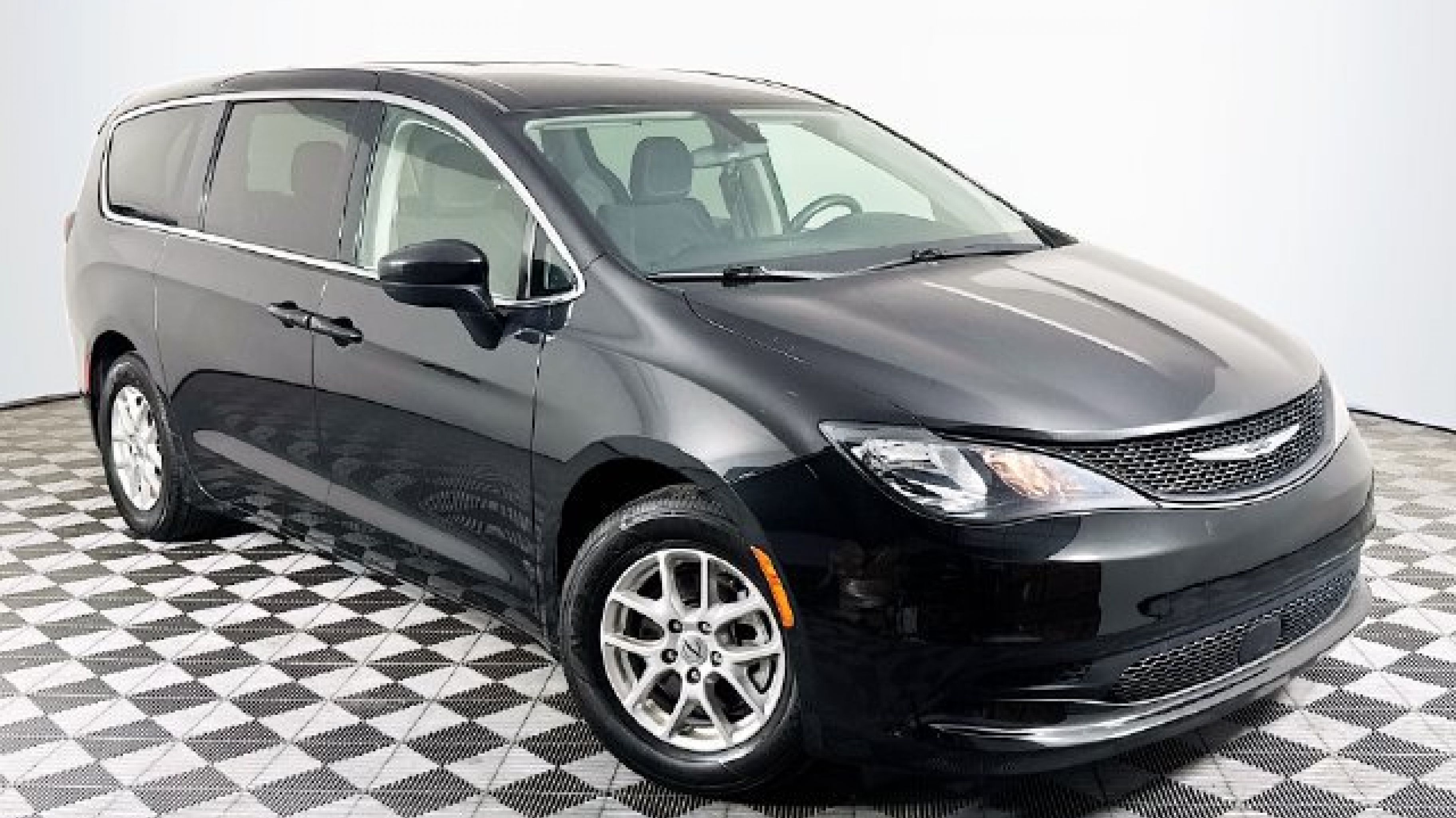 2022 Chrysler Voyager