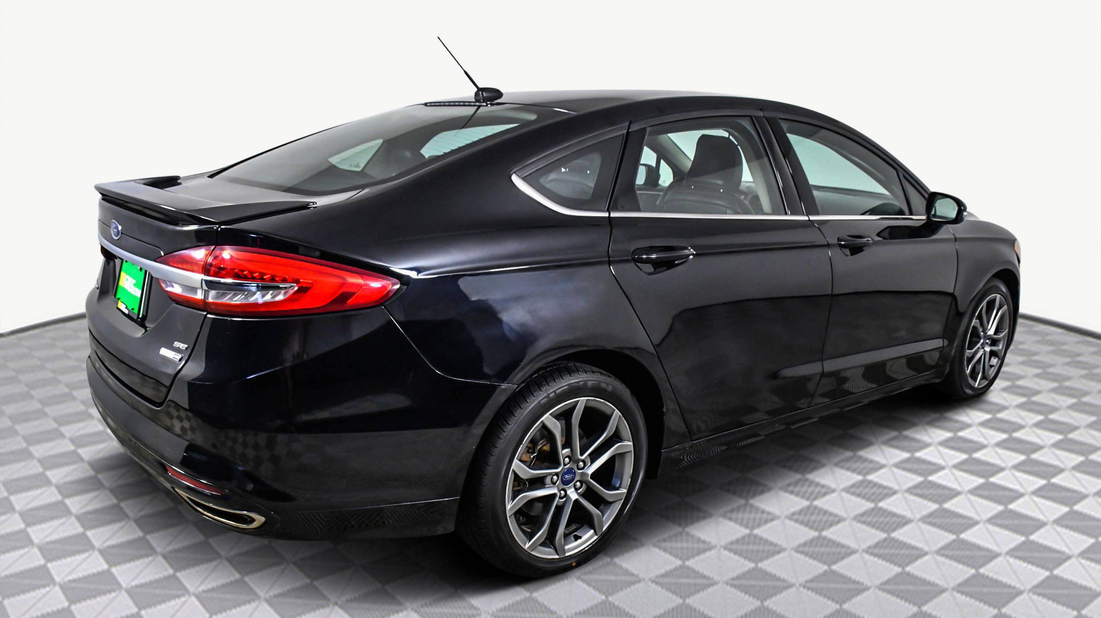 2017 Ford Fusion SE photo 4
