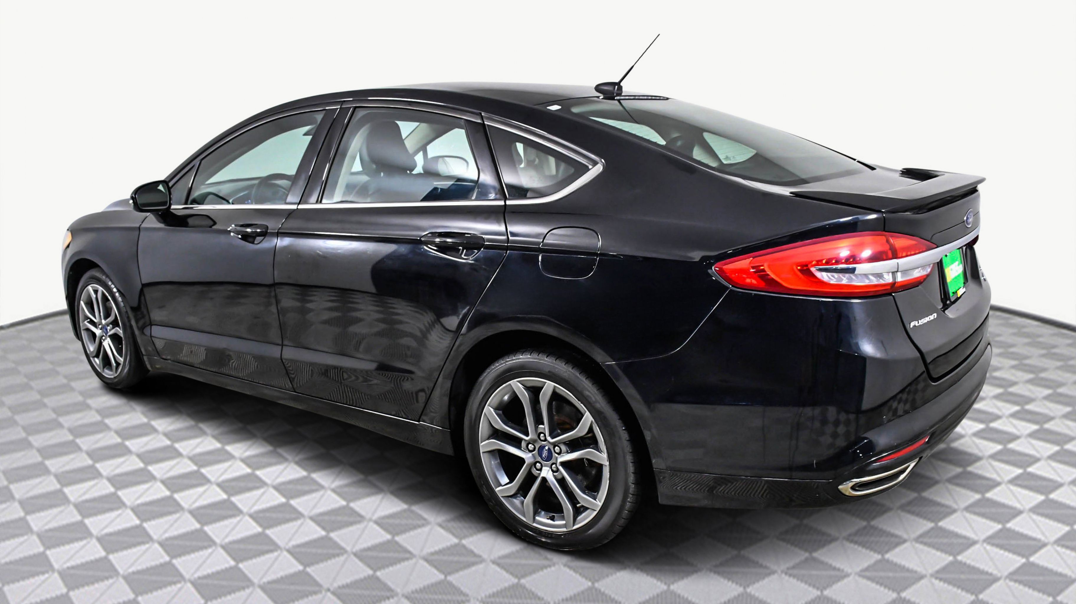 2017 Ford Fusion SE photo 2