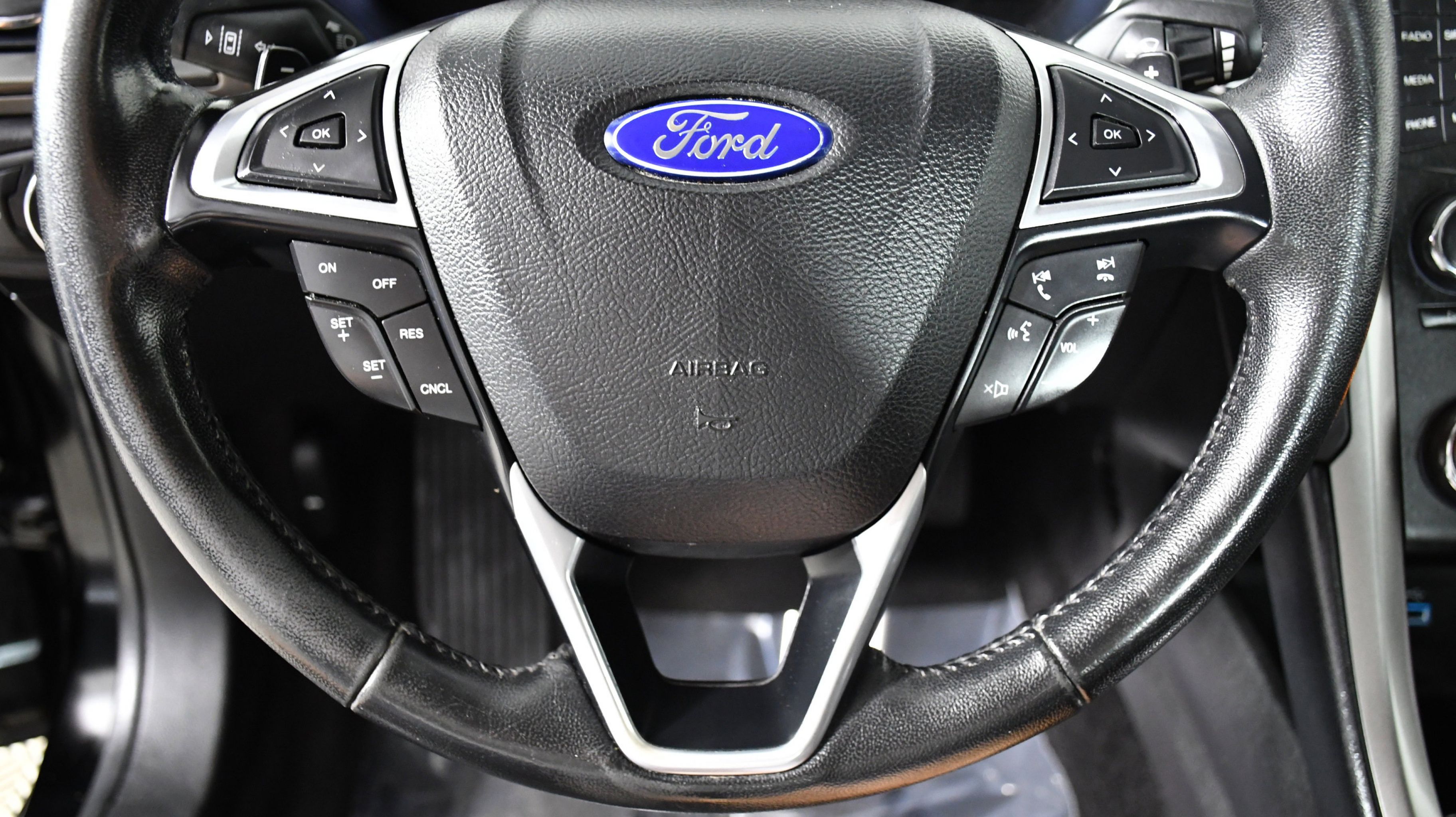2017 Ford Fusion SE photo 5