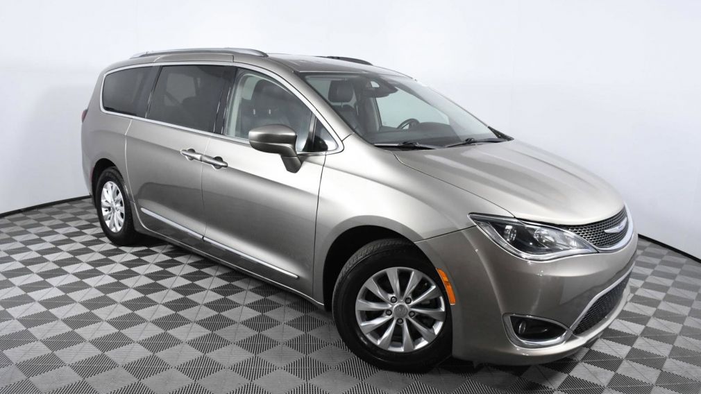 2018 Chrysler Pacifica Touring L #0