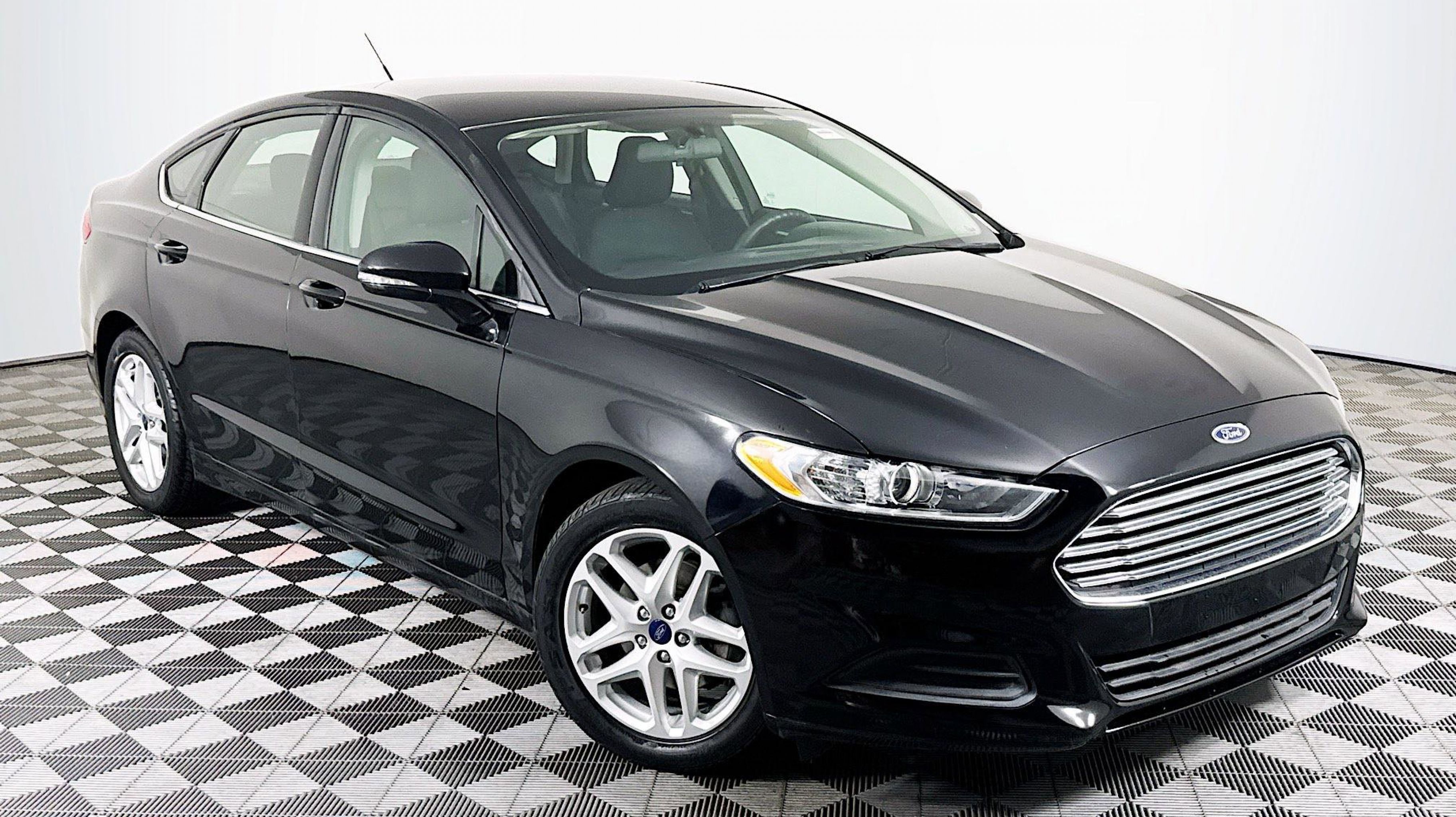 2016 Ford Fusion SE FWD's photo