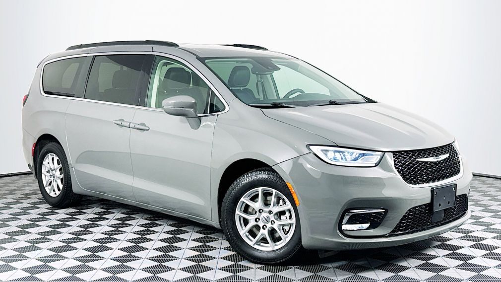 2022 Chrysler Pacifica Touring L #0