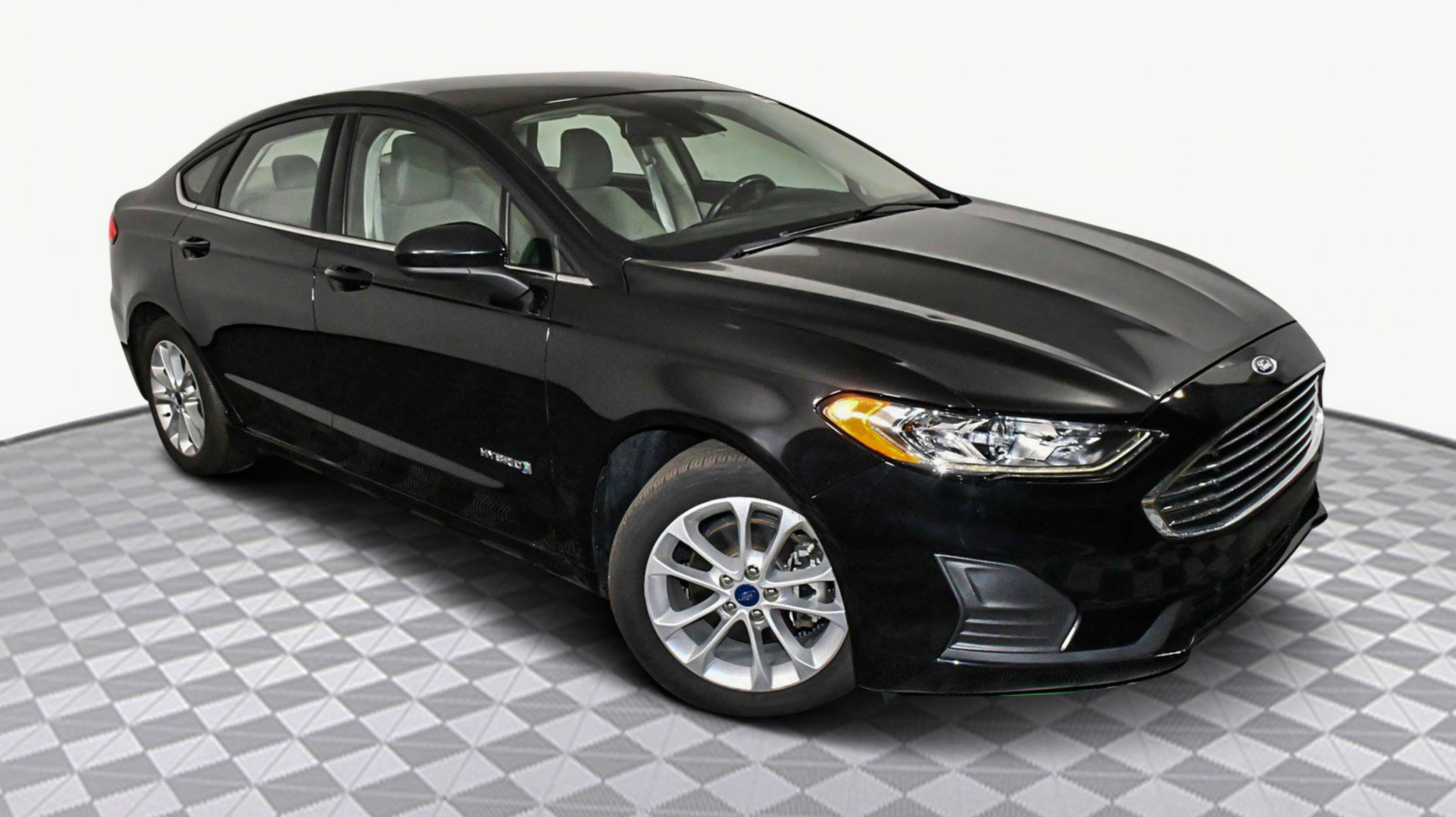 Used 2019 Ford Fusion Hybrid SE for sale at HGreg