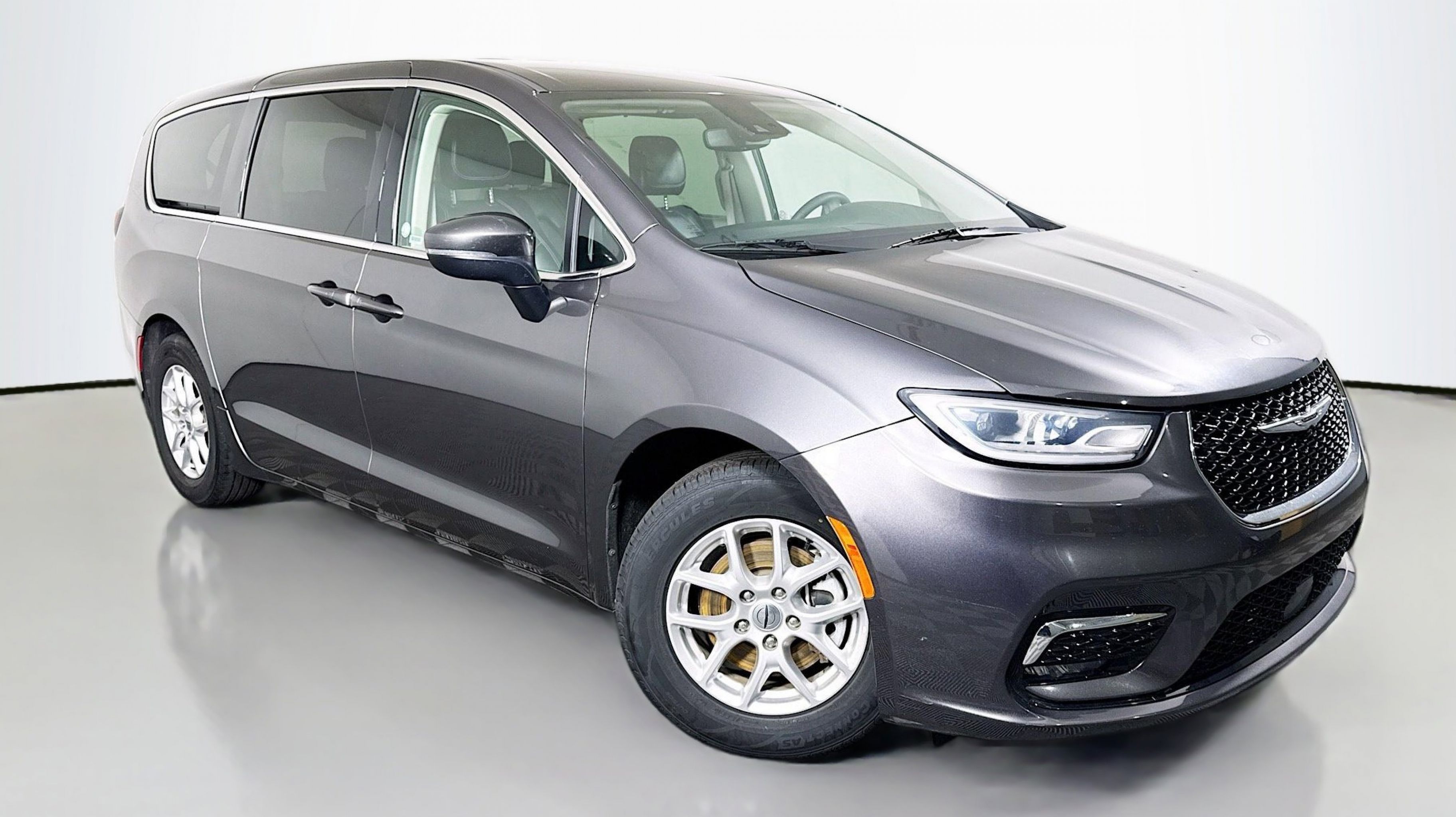 2023 Chrysler Pacifica Touring L's photo