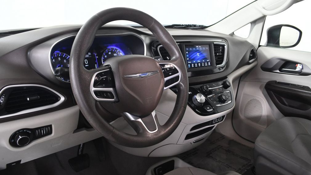 2021 Chrysler Voyager LX #14