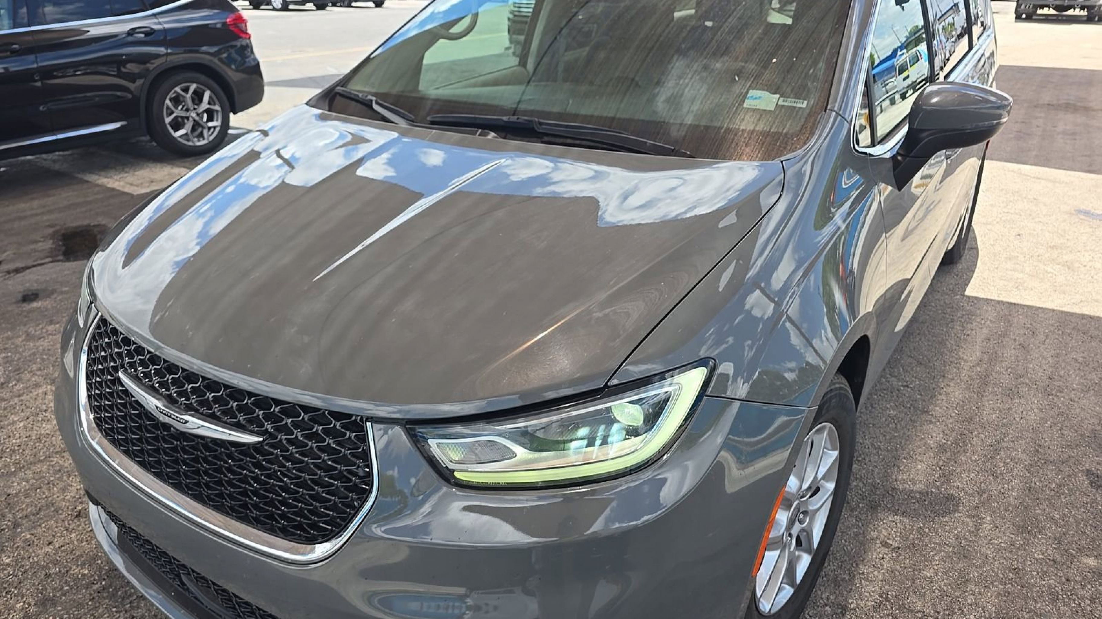 2023 Chrysler Pacifica Touring L's photo
