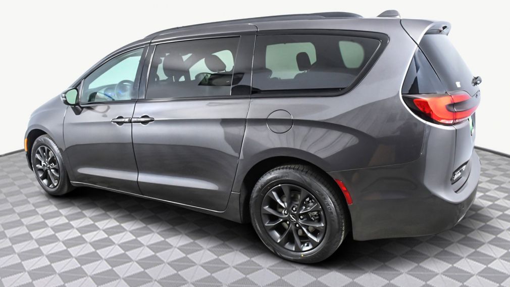 2021 Chrysler Pacifica Touring #3