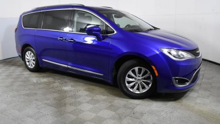 2019 Chrysler Pacifica Touring L                in Copper City                