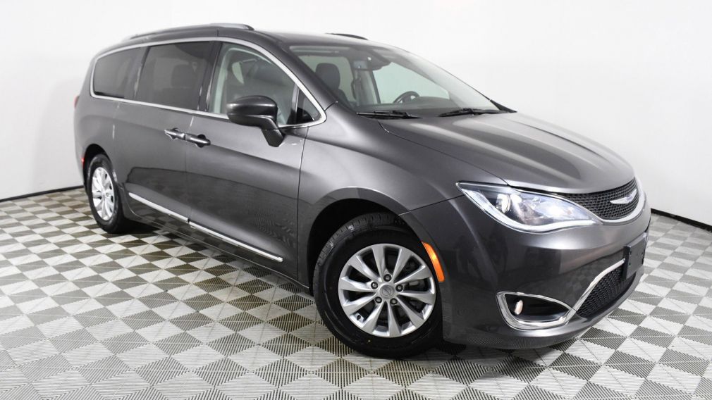 2019 Chrysler Pacifica Touring L #0