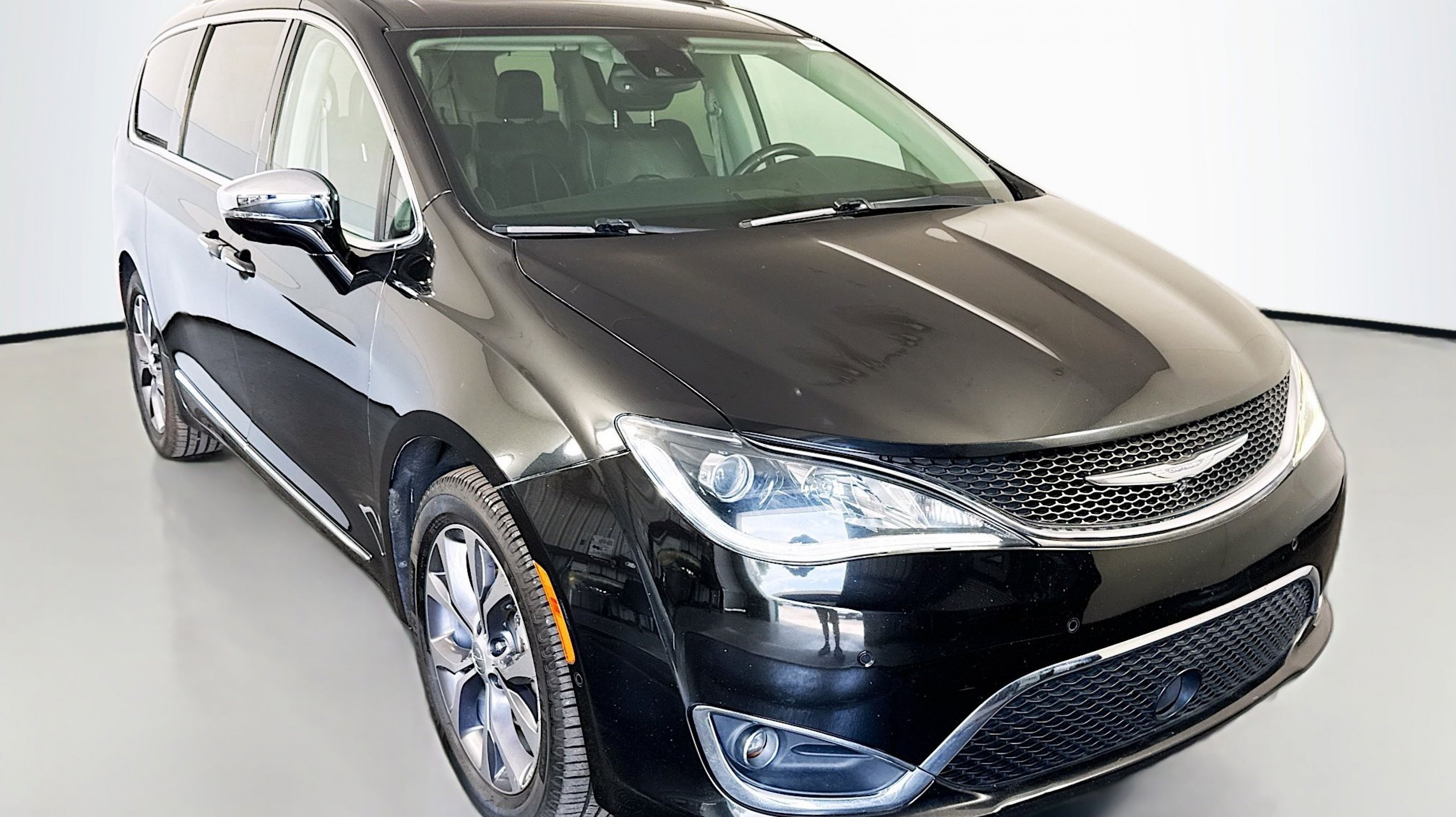 2017 Chrysler Pacifica Limited's photo