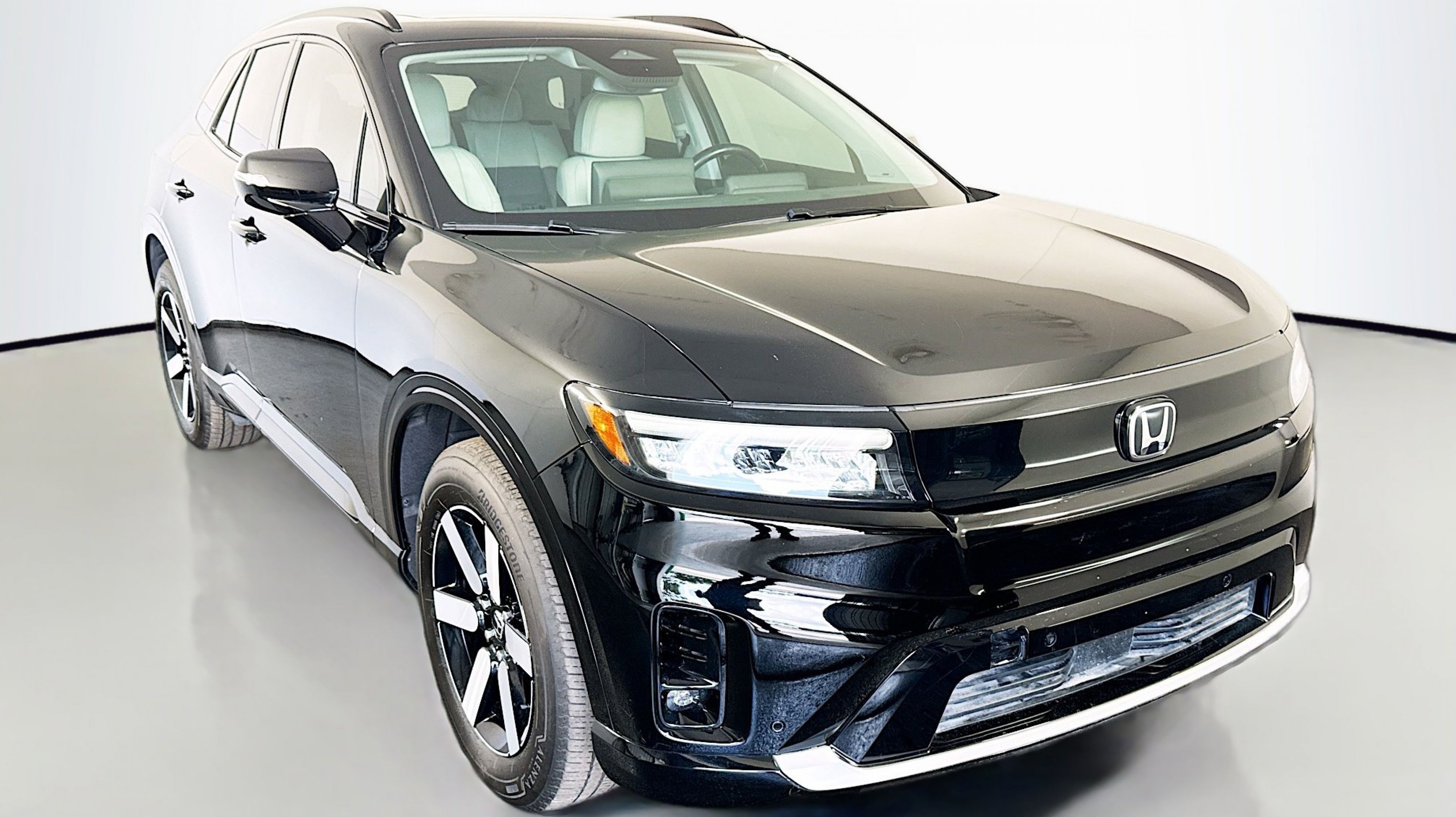 2025 Honda Prologue Touring AWD's photo