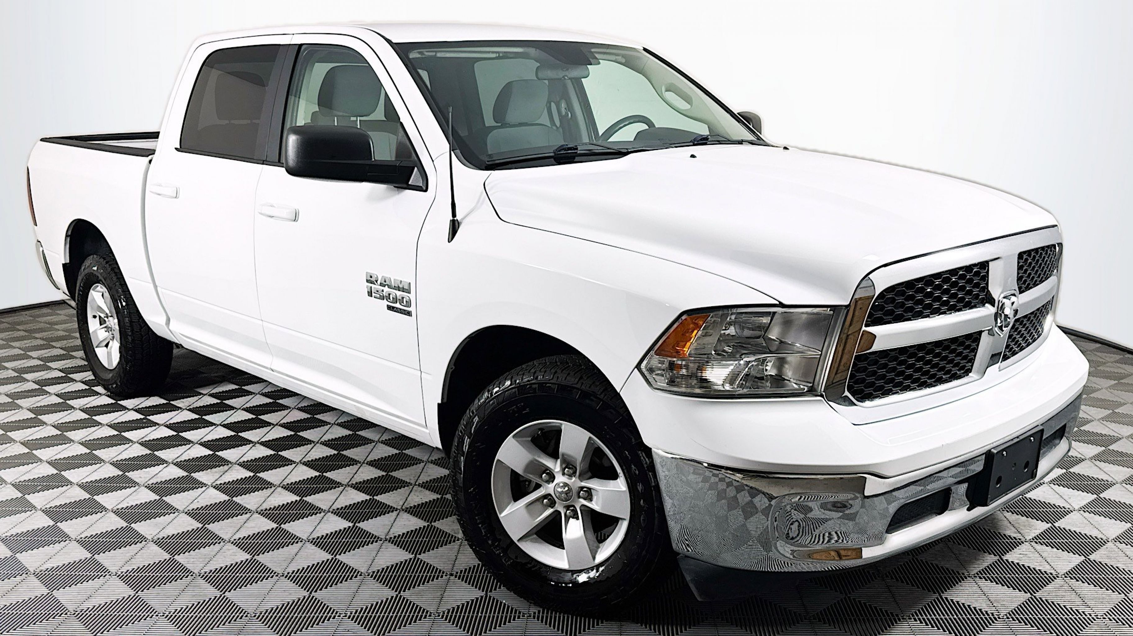 2021 RAM 1500 Classic SLT Crew Cab 5'7's photo