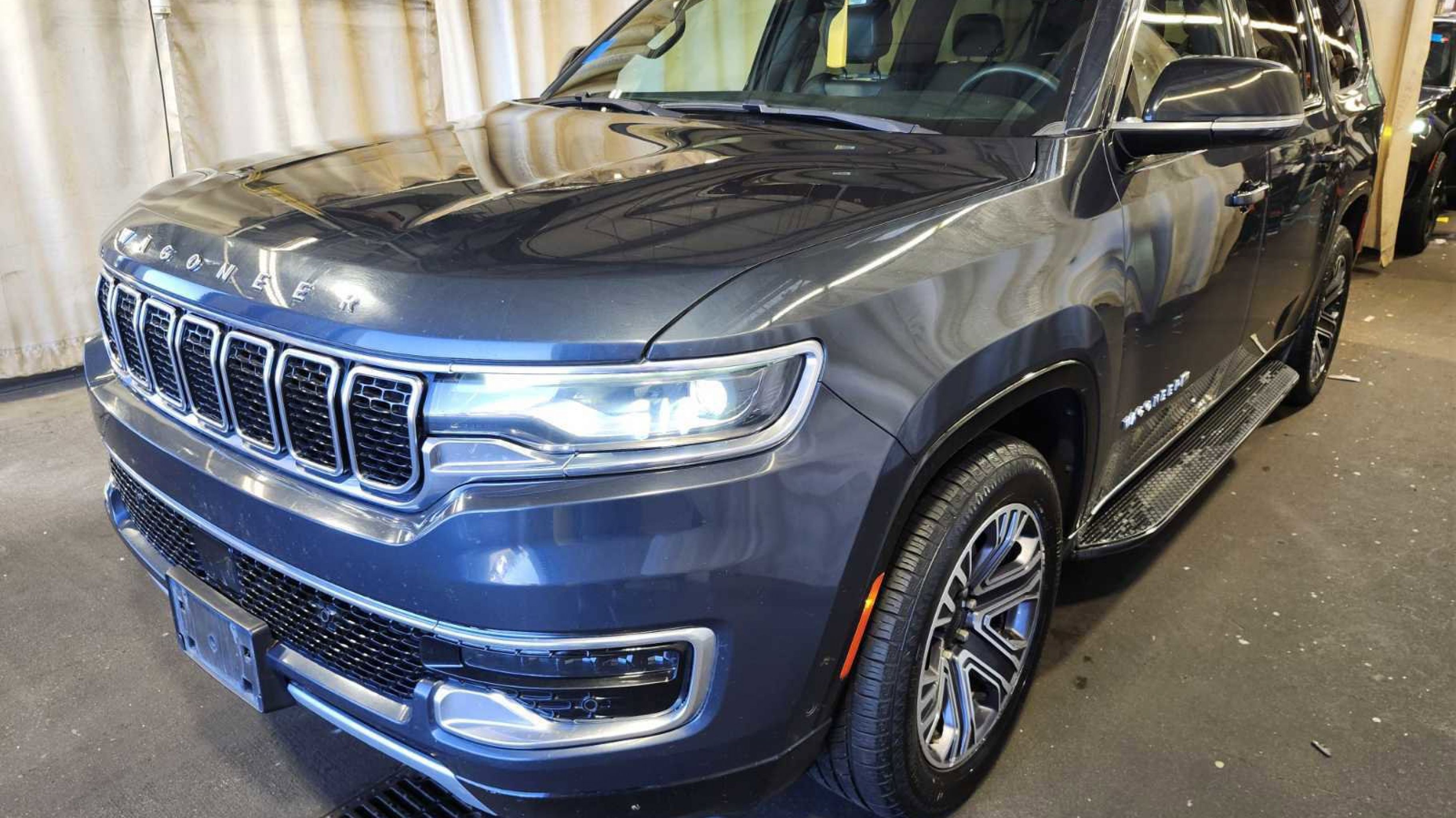 2023 Jeep Wagoneer L Series II's photo