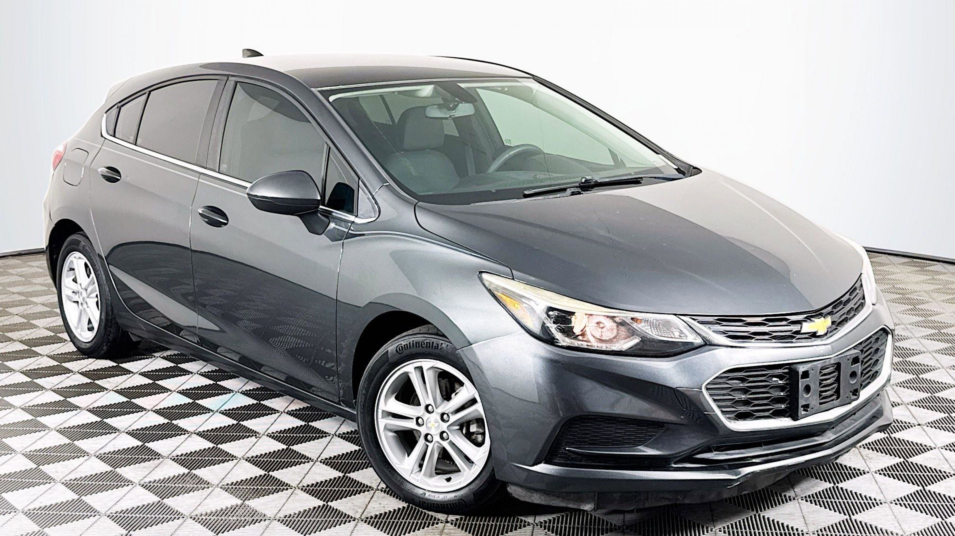 2017 Chevrolet Cruze LT Hatchback Auto's photo