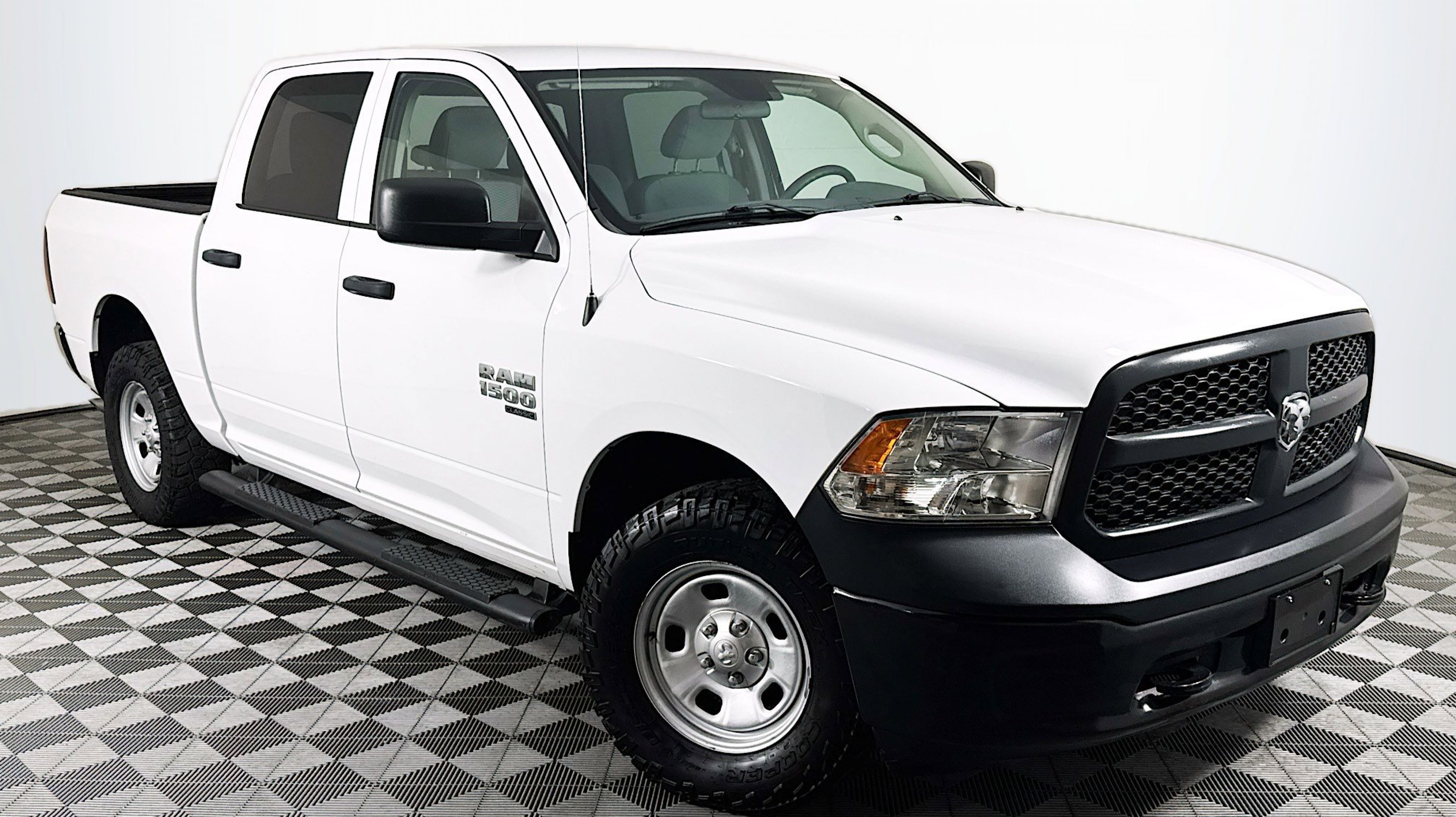 2019 RAM 1500 Classic Tradesman 4x4 Crew Cab 5'7's photo