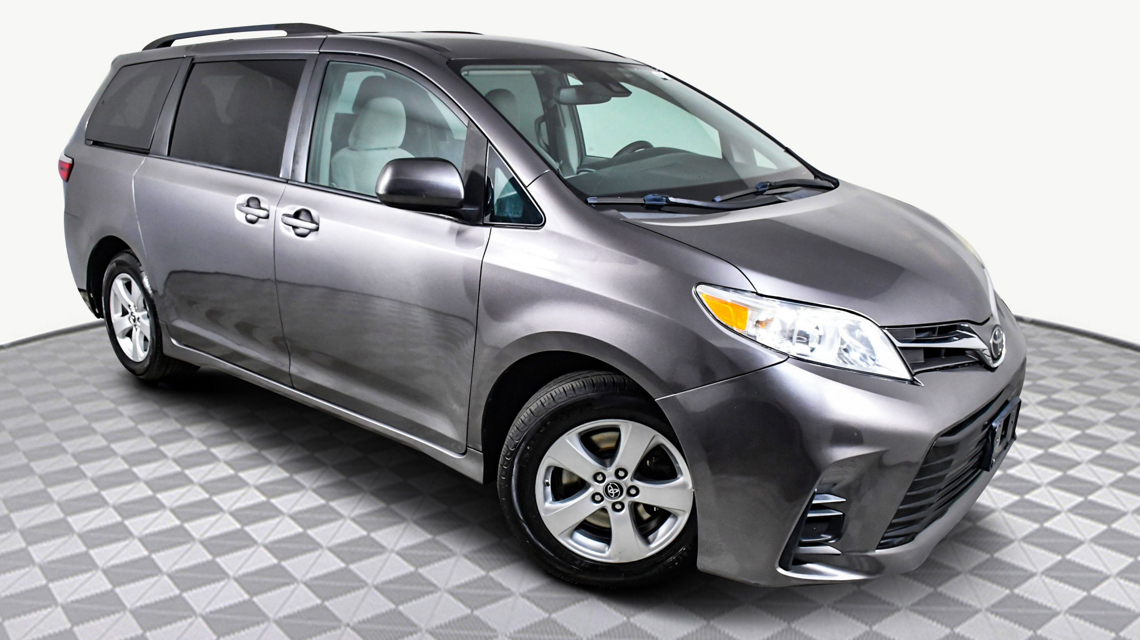 2018 Toyota Sienna LE