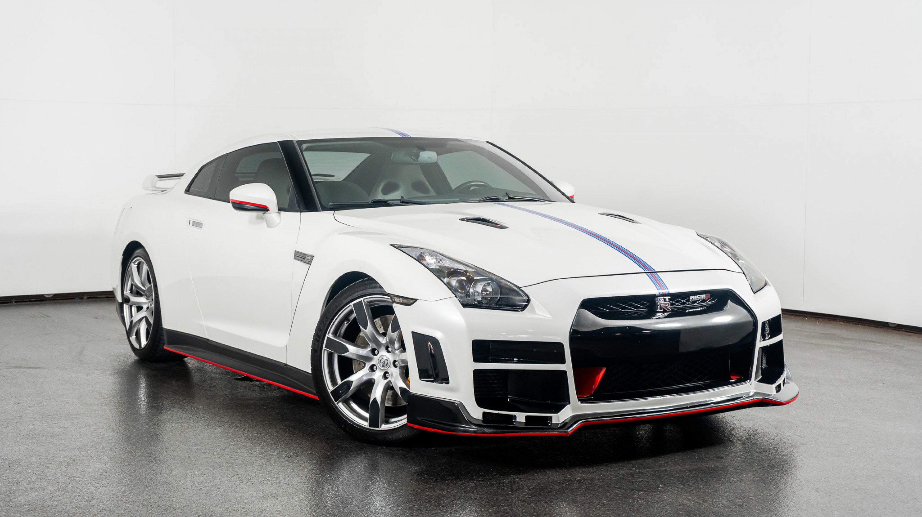 2009 Nissan GT-R Premium's photo