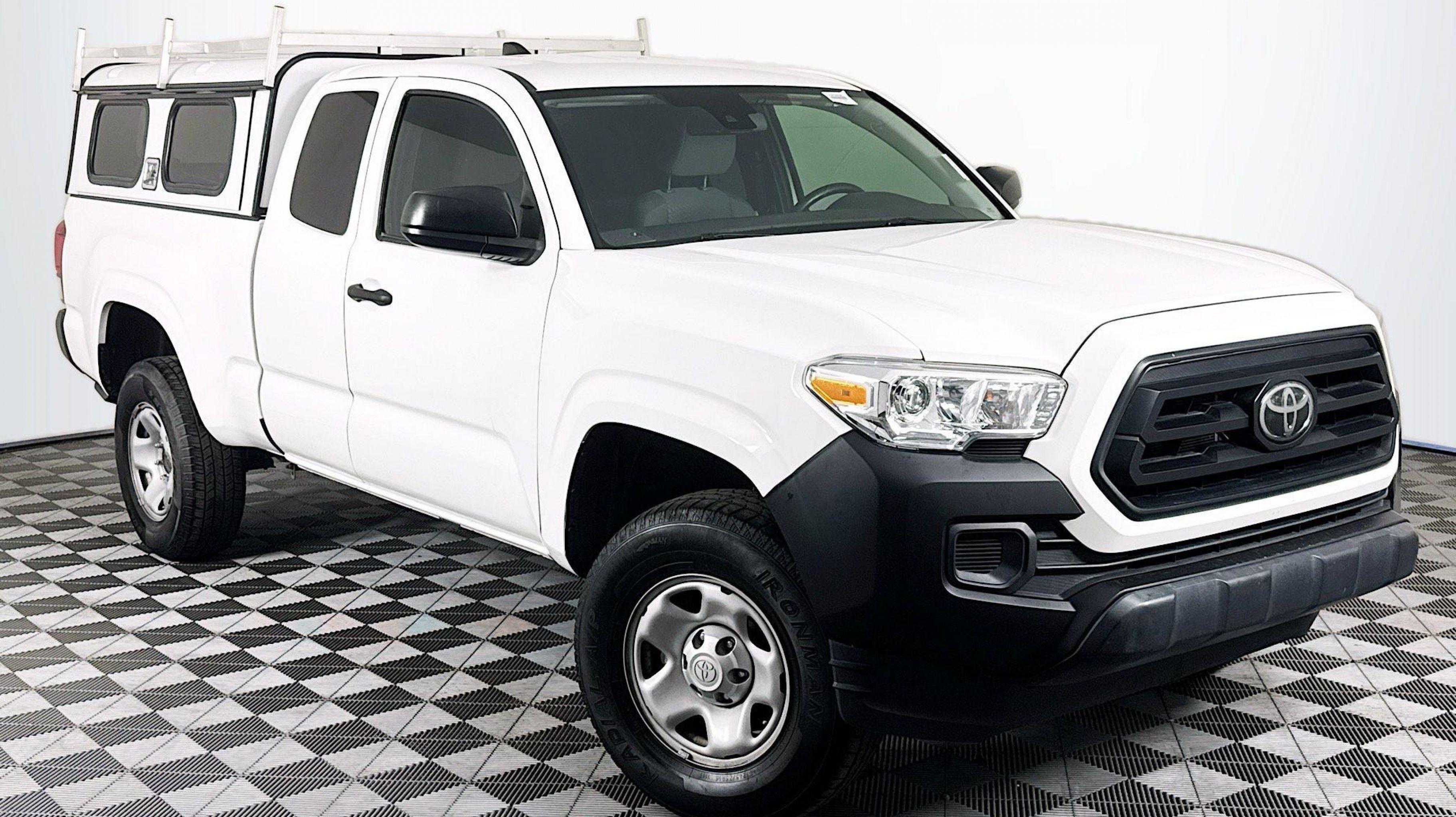 2022 Toyota Tacoma SR's photo