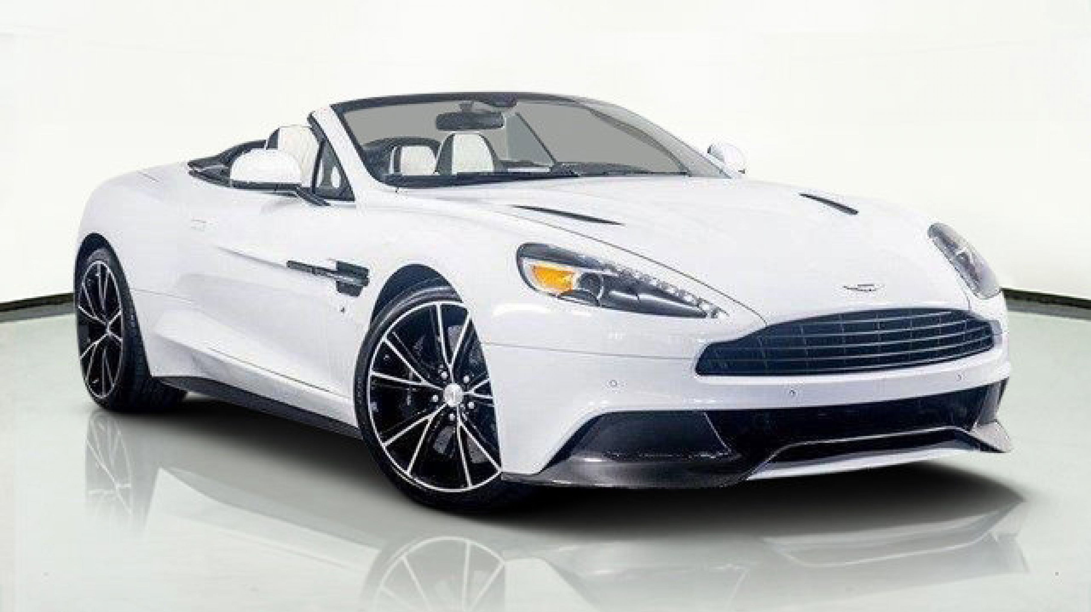 2017 Aston Martin Vanquish Base's photo