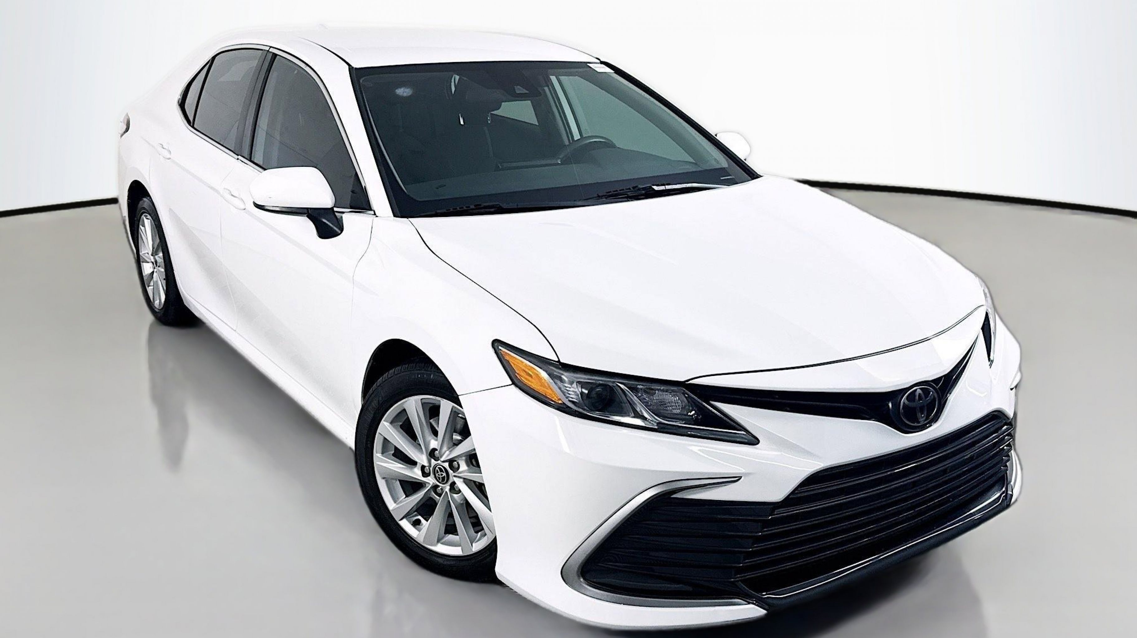 2021 Toyota Camry LE's photo