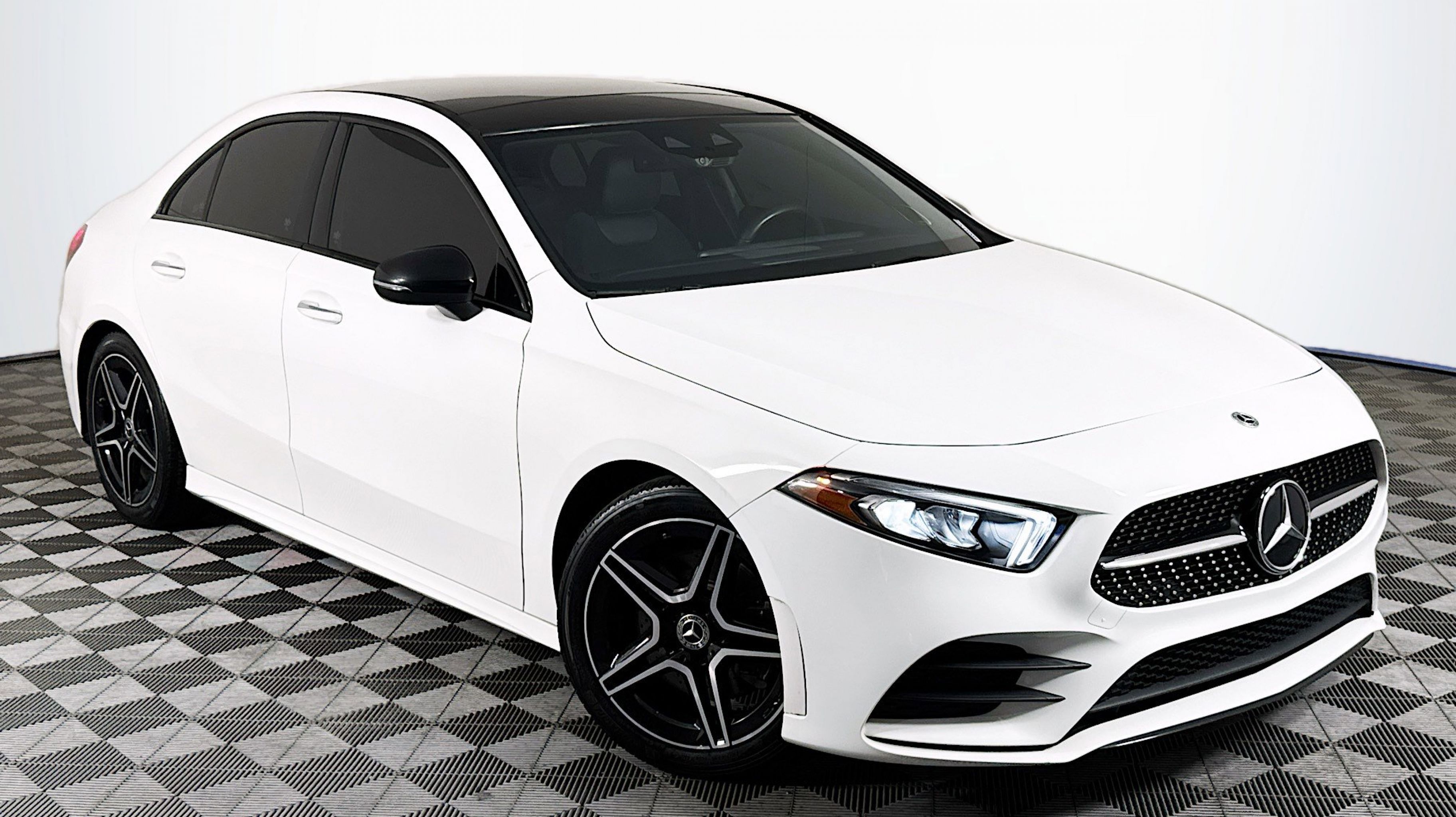 2019 Mercedes-Benz A-Class A220's photo