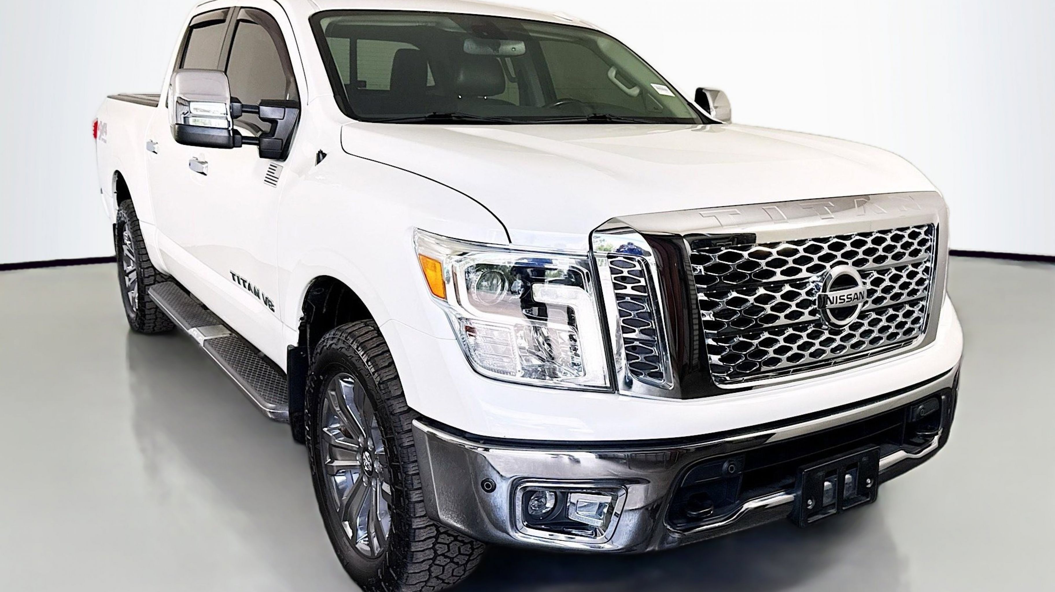 2019 Nissan Titan SL 4X4 Crew Cab's photo