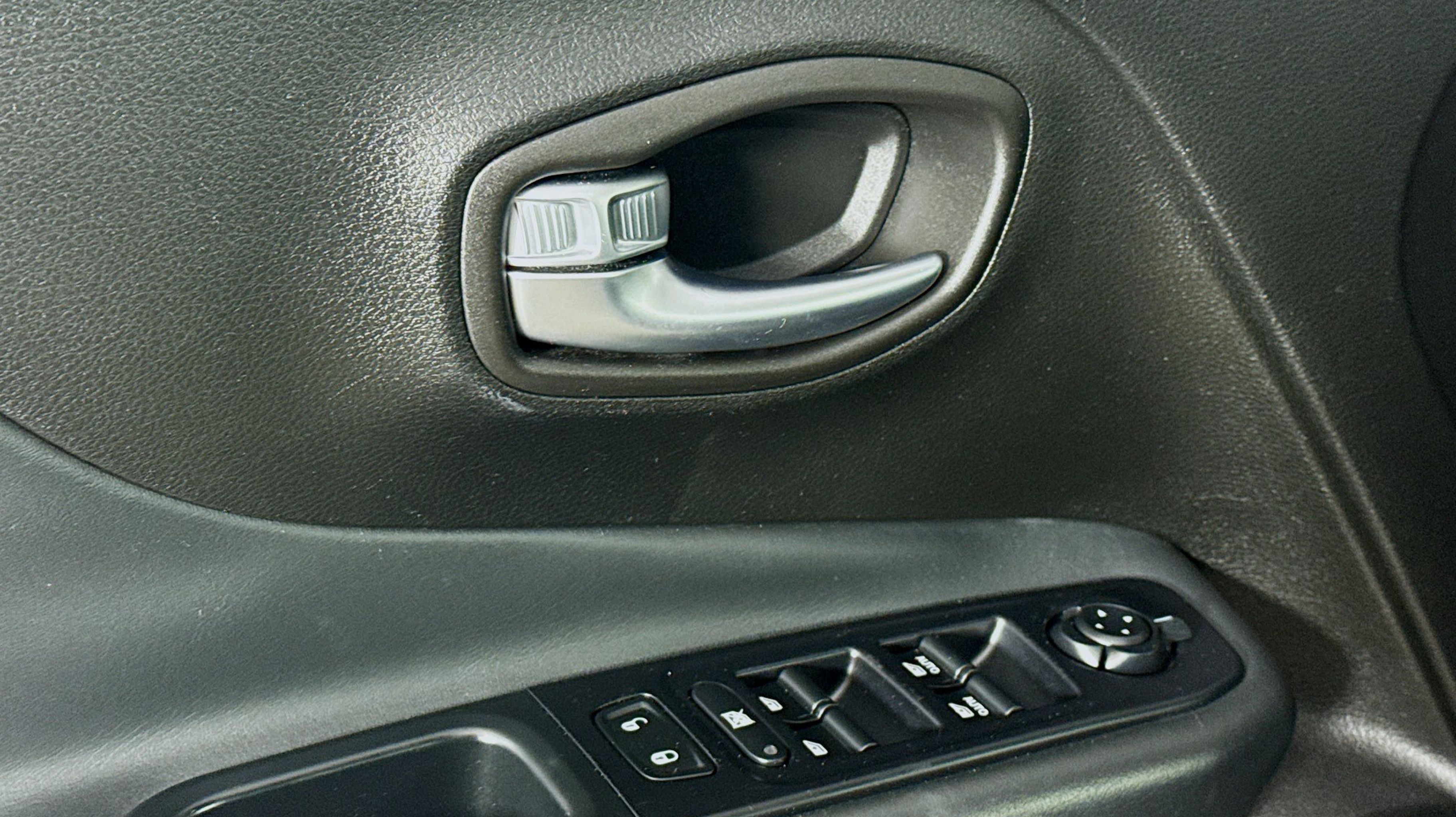 2018 Jeep Renegade Latitude North Edition photo 17