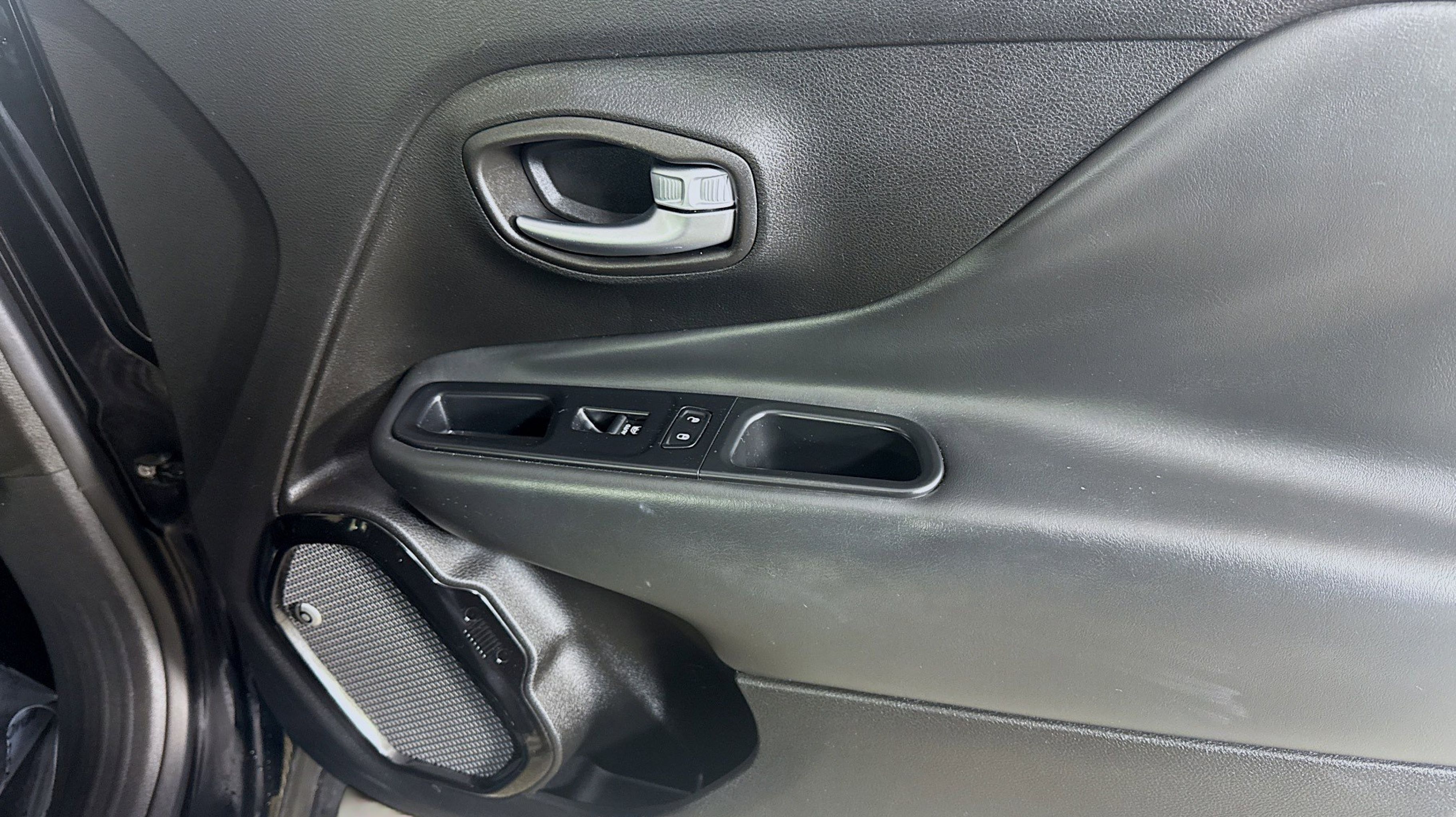 2018 Jeep Renegade Latitude North Edition photo 24
