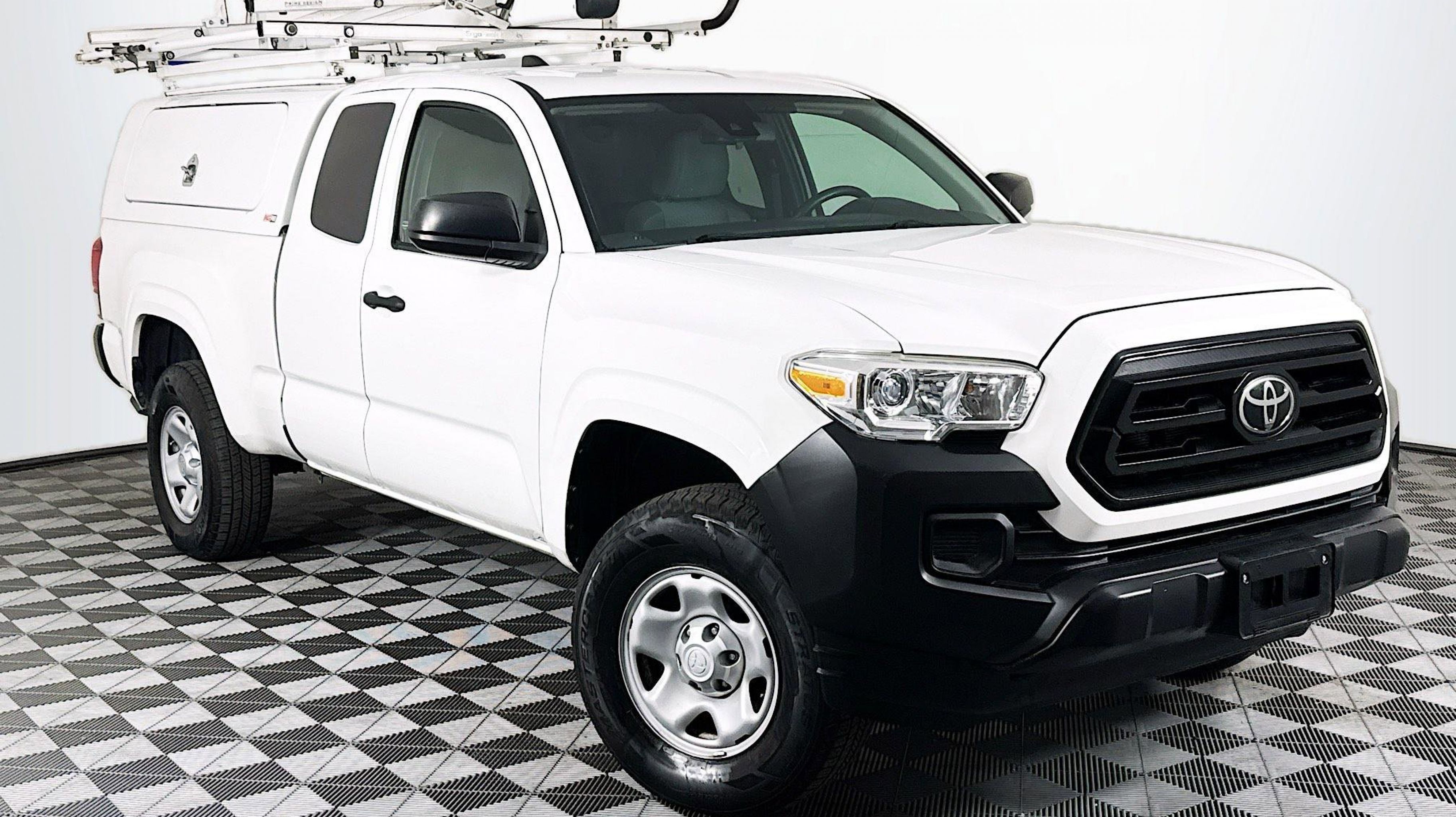 2020 Toyota Tacoma SR's photo